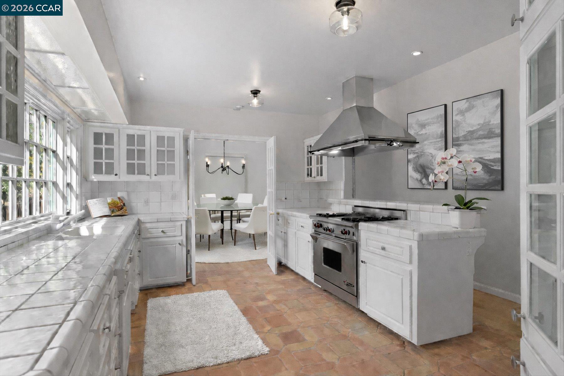 Detail Gallery Image 5 of 28 For 110 Moraga Way, Orinda,  CA 94563 - 2 Beds | 1/1 Baths