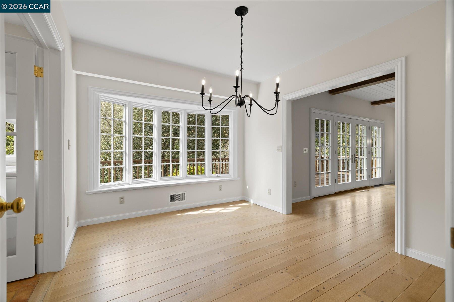 Detail Gallery Image 8 of 28 For 110 Moraga Way, Orinda,  CA 94563 - 2 Beds | 1/1 Baths