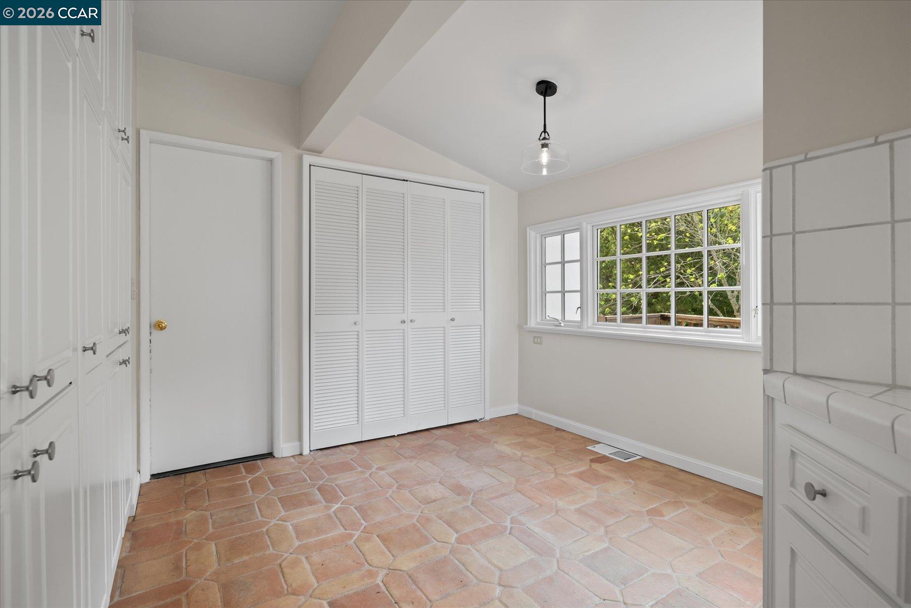 Detail Gallery Image 10 of 28 For 110 Moraga Way, Orinda,  CA 94563 - 2 Beds | 1/1 Baths