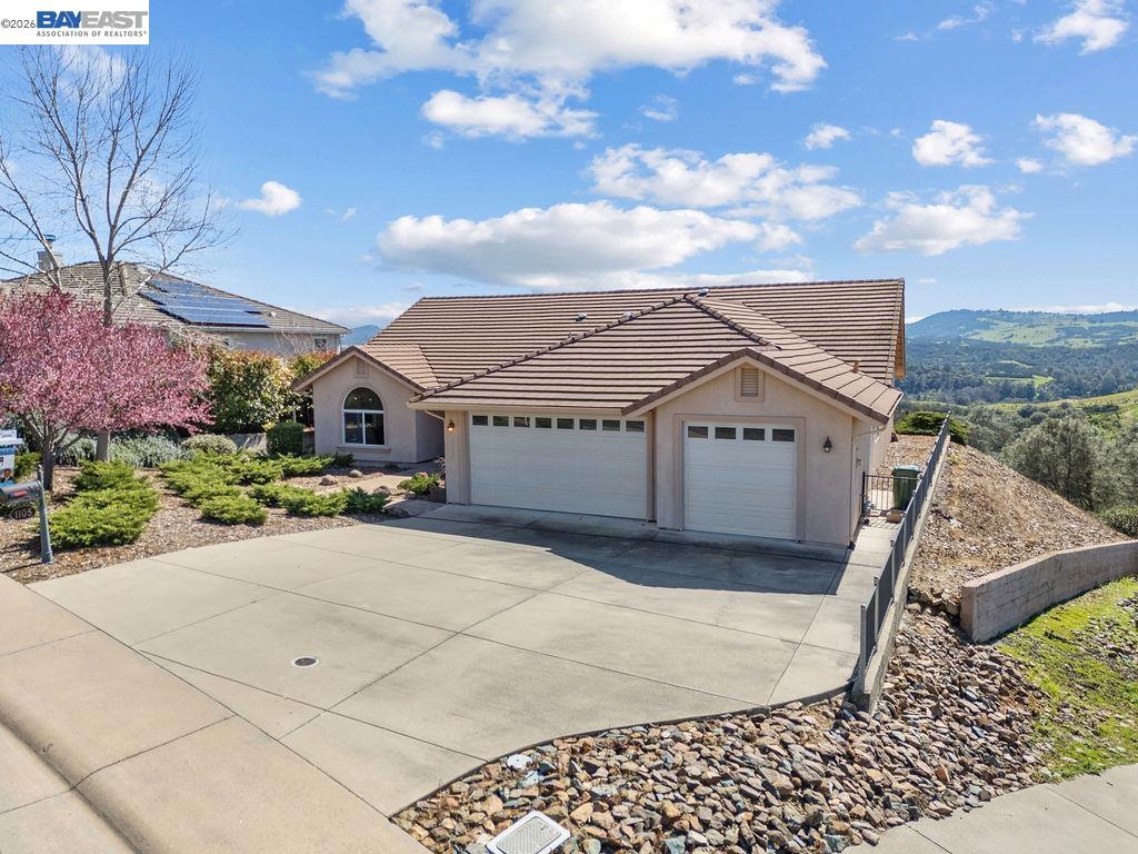 Detail Gallery Image 3 of 52 For 1105 Paradise Peak Rd, Valley Springs,  CA 95252 - 4 Beds | 2 Baths