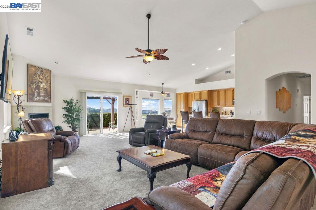 Detail Gallery Image 8 of 52 For 1105 Paradise Peak Rd, Valley Springs,  CA 95252 - 4 Beds | 2 Baths