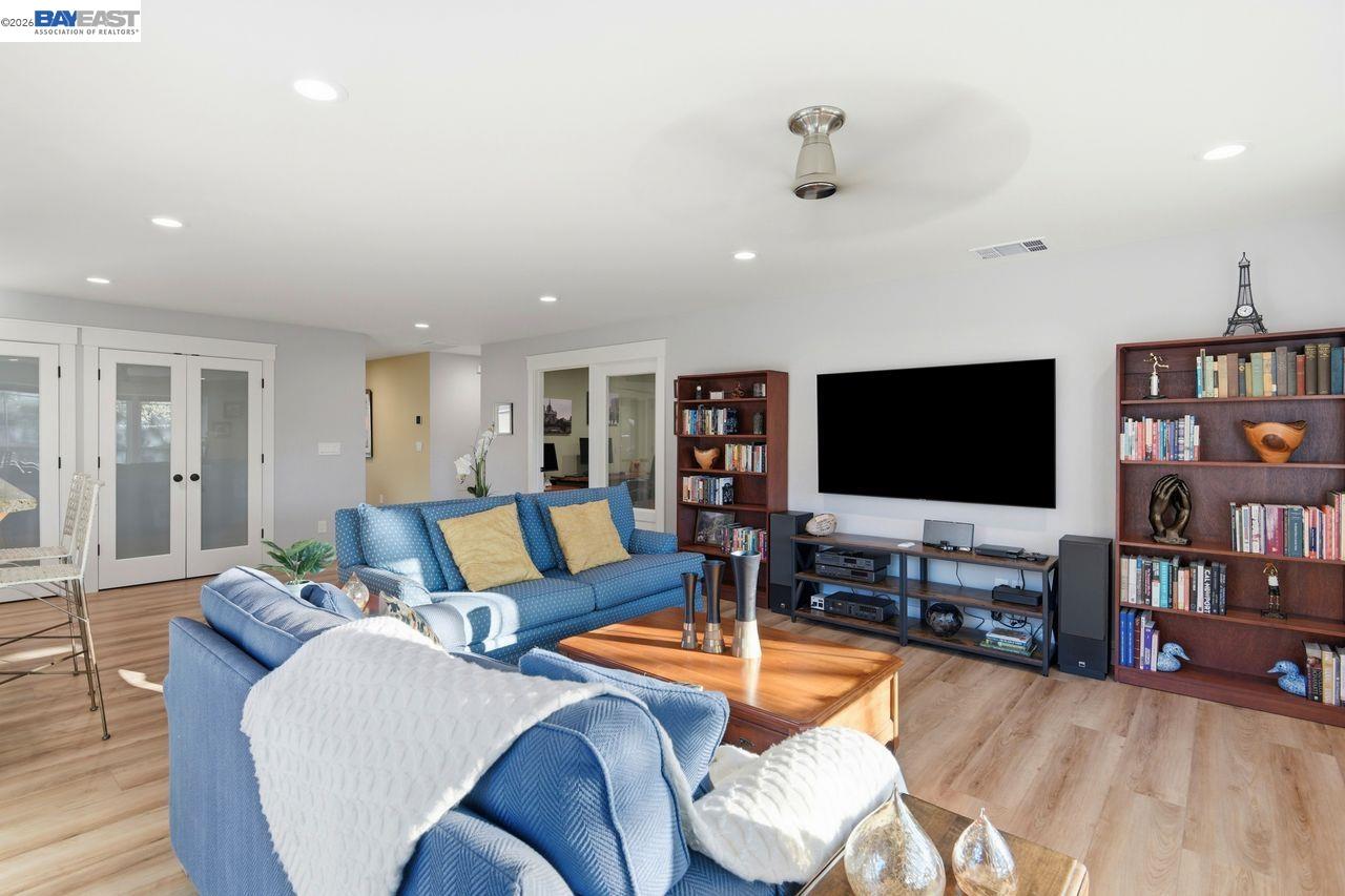 Detail Gallery Image 12 of 45 For 2124 Orion Ct, Livermore,  CA 94550 - 3 Beds | 2 Baths