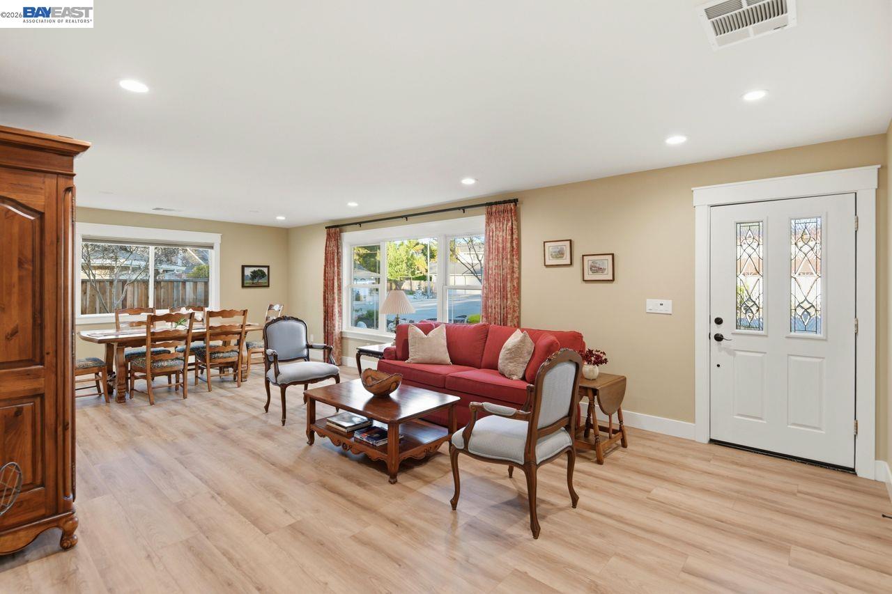 Detail Gallery Image 9 of 45 For 2124 Orion Ct, Livermore,  CA 94550 - 3 Beds | 2 Baths