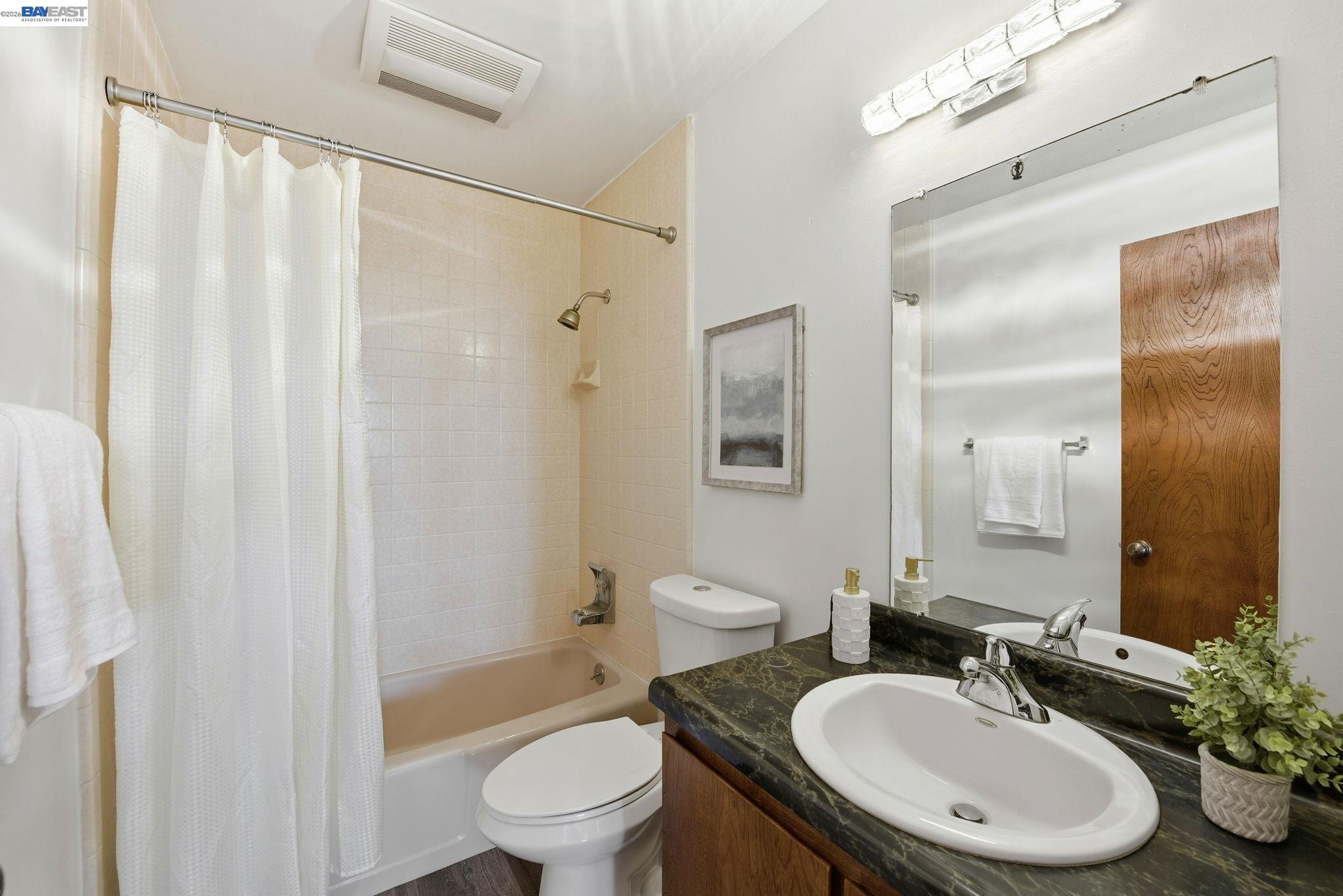 Photo #15: 41125347 Listing: Photo #15