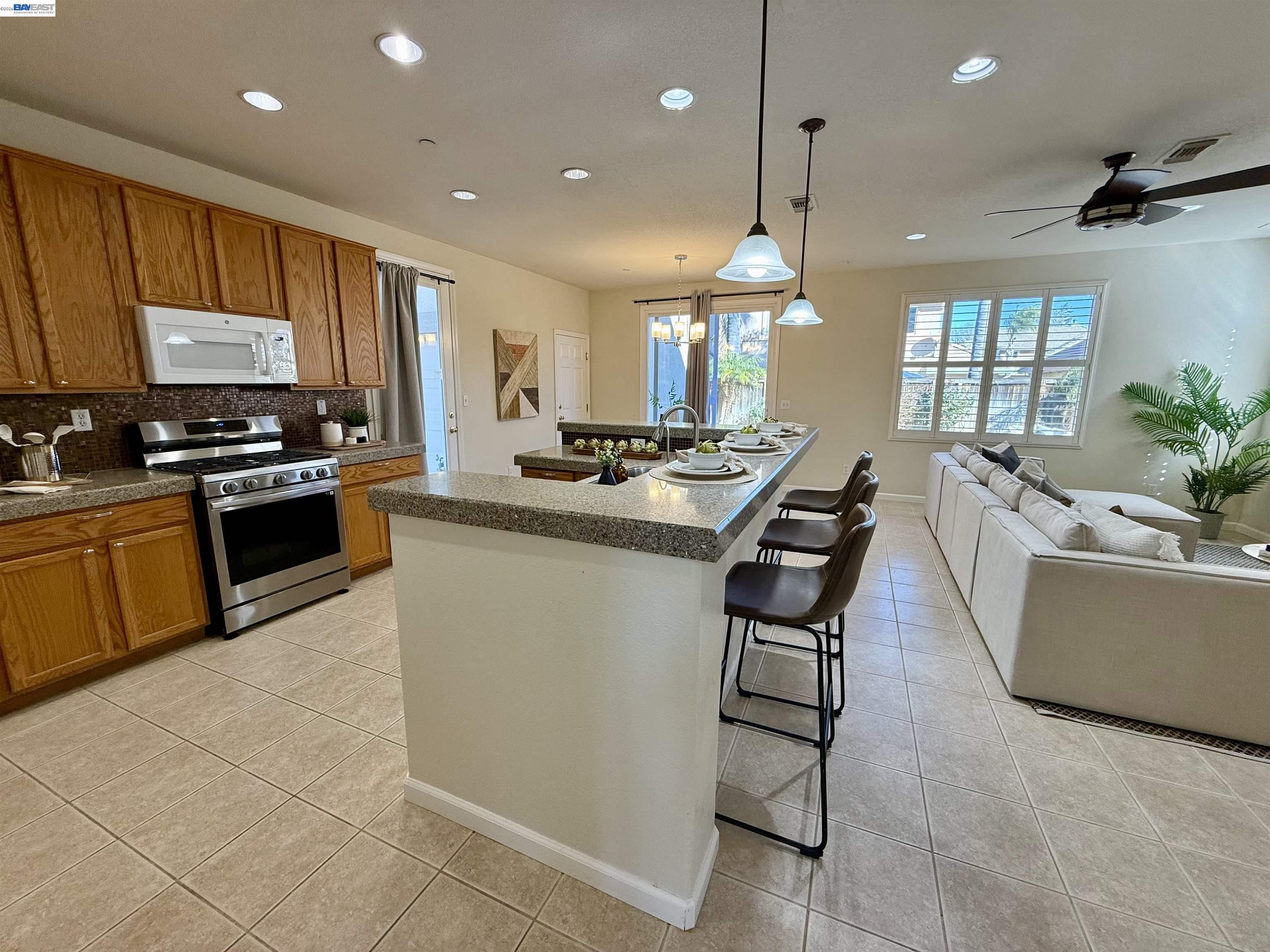 Detail Gallery Image 14 of 60 For 529 Chestnut St, Brentwood,  CA 94513 - 4 Beds | 2/1 Baths