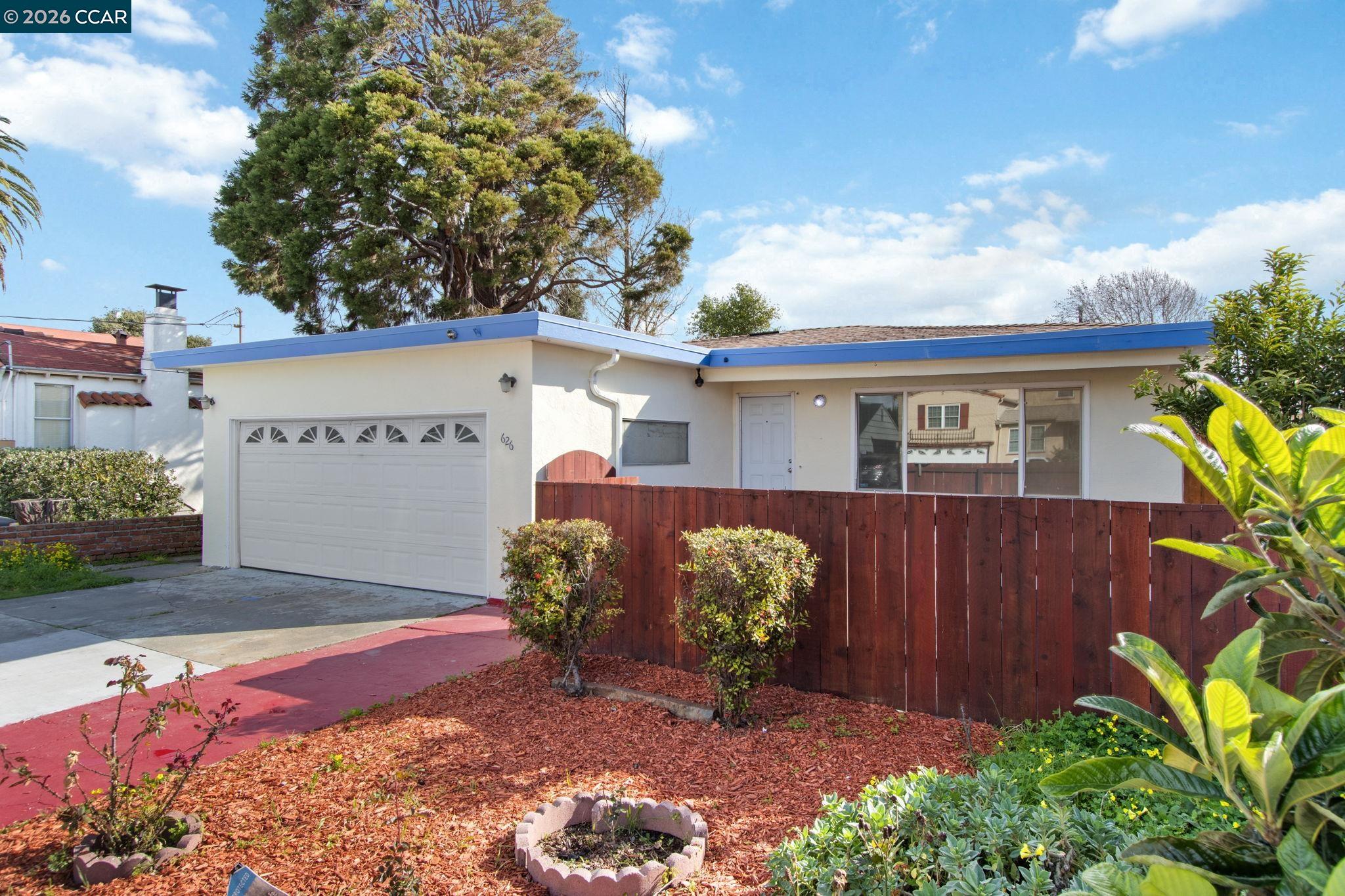 Detail Gallery Image 3 of 36 For 626 28th St, Richmond,  CA 94804 - 3 Beds | 2 Baths