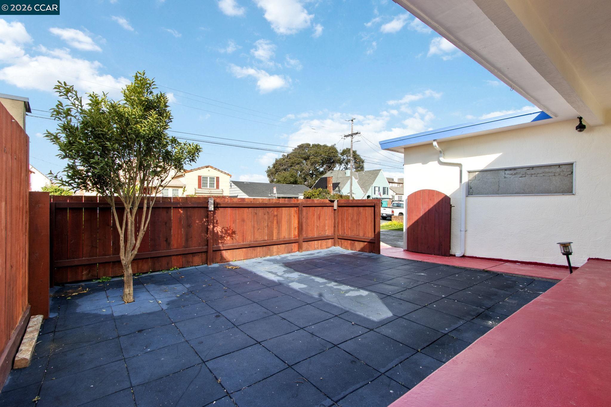 Detail Gallery Image 4 of 36 For 626 28th St, Richmond,  CA 94804 - 3 Beds | 2 Baths