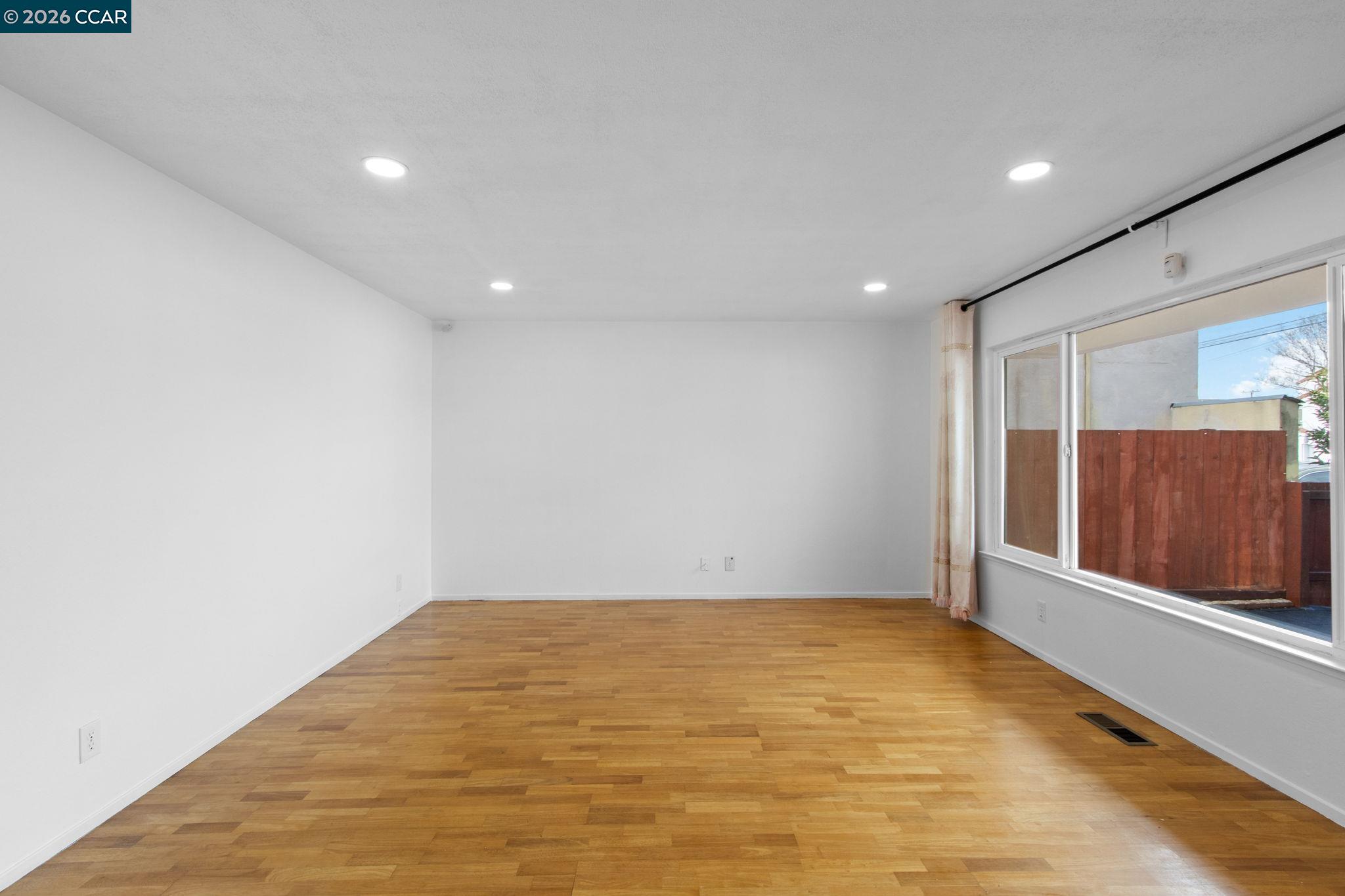 Detail Gallery Image 8 of 36 For 626 28th St, Richmond,  CA 94804 - 3 Beds | 2 Baths