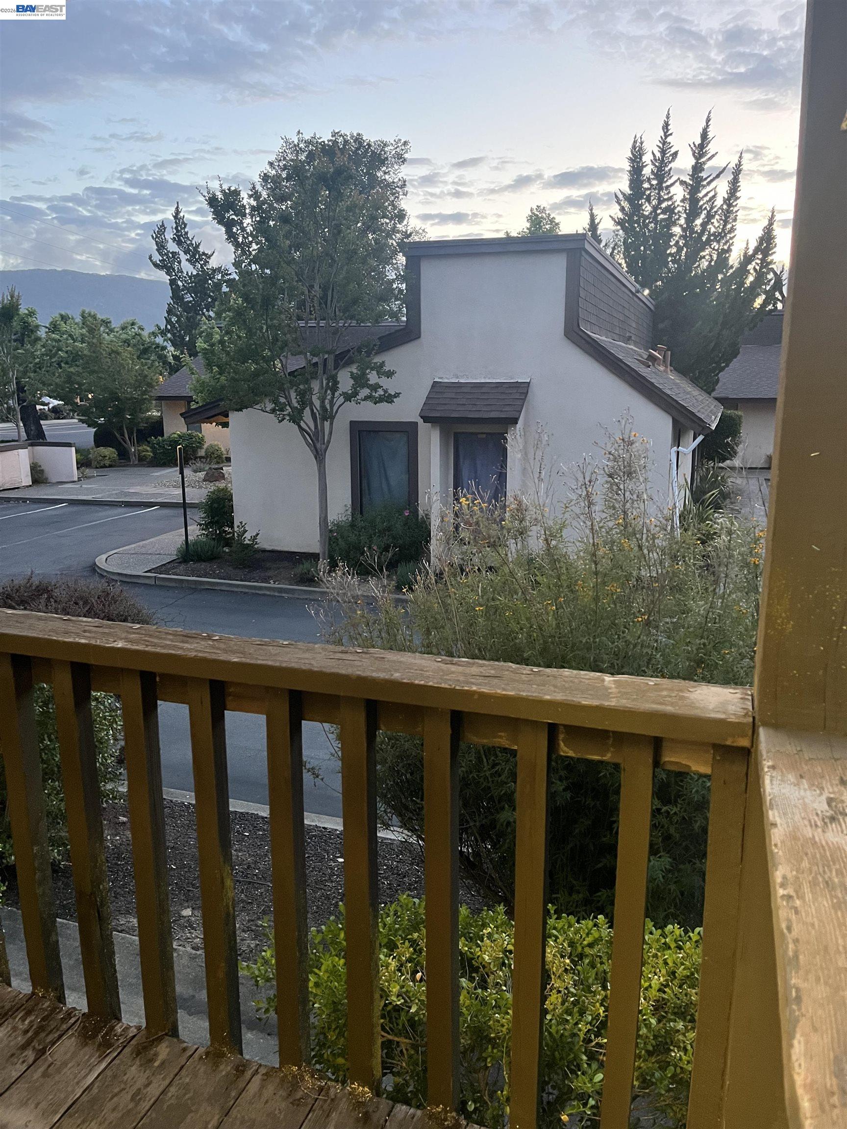 Detail Gallery Image 15 of 18 For 90 Mission Dr, Pleasanton,  CA 94566 - – Beds | – Baths