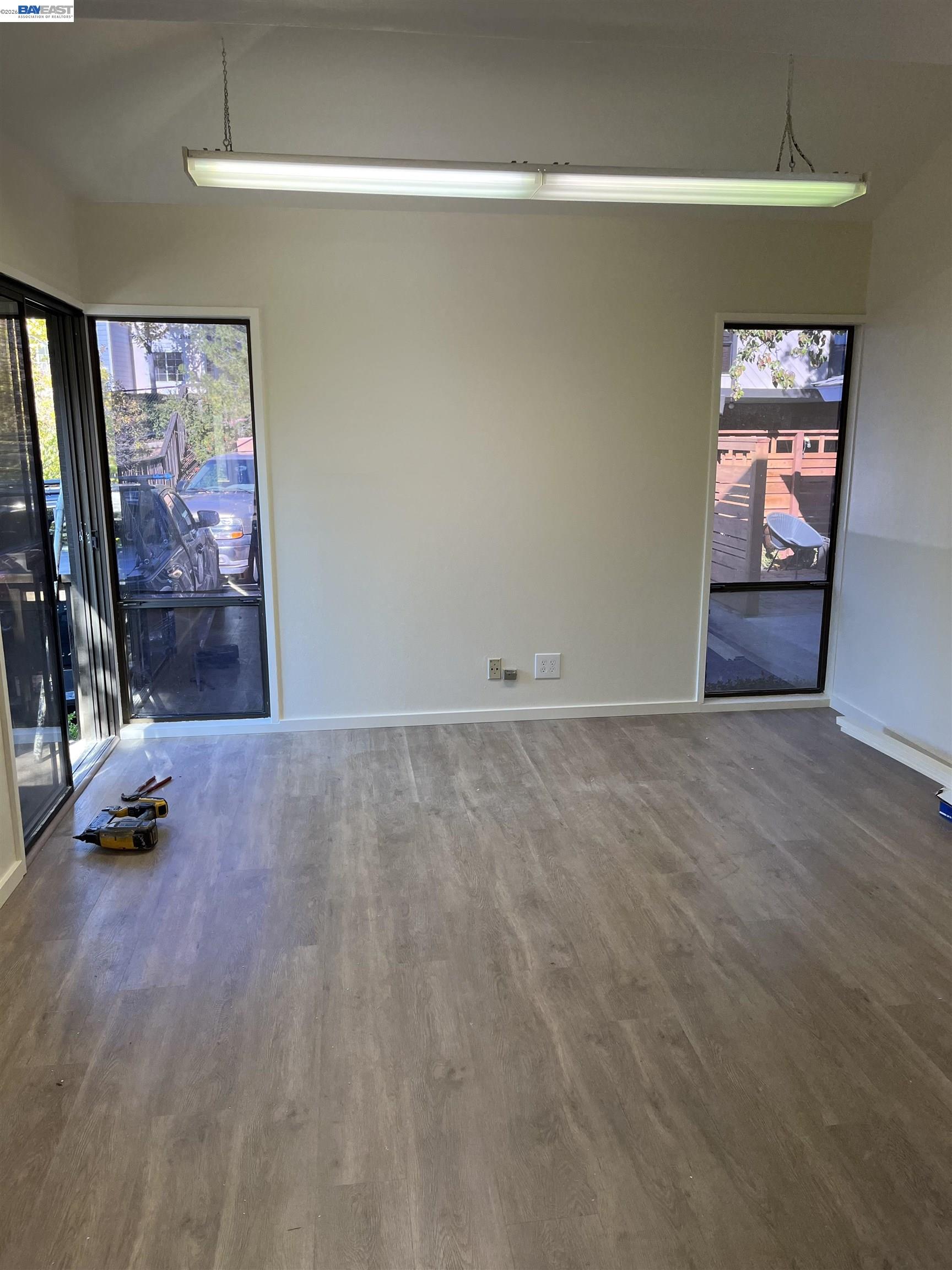 Detail Gallery Image 5 of 18 For 90 Mission Dr, Pleasanton,  CA 94566 - – Beds | – Baths