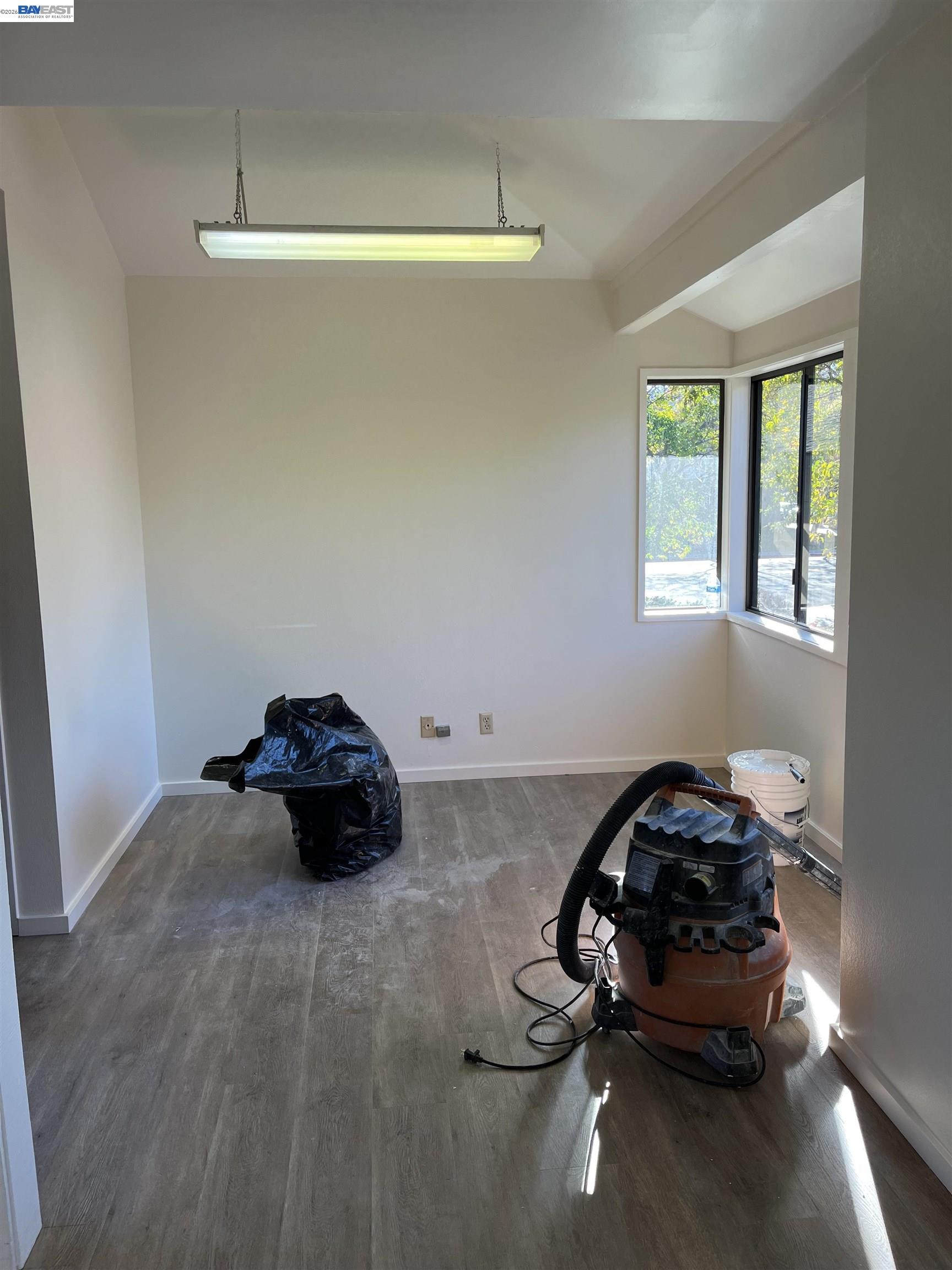 Detail Gallery Image 6 of 18 For 90 Mission Dr, Pleasanton,  CA 94566 - – Beds | – Baths