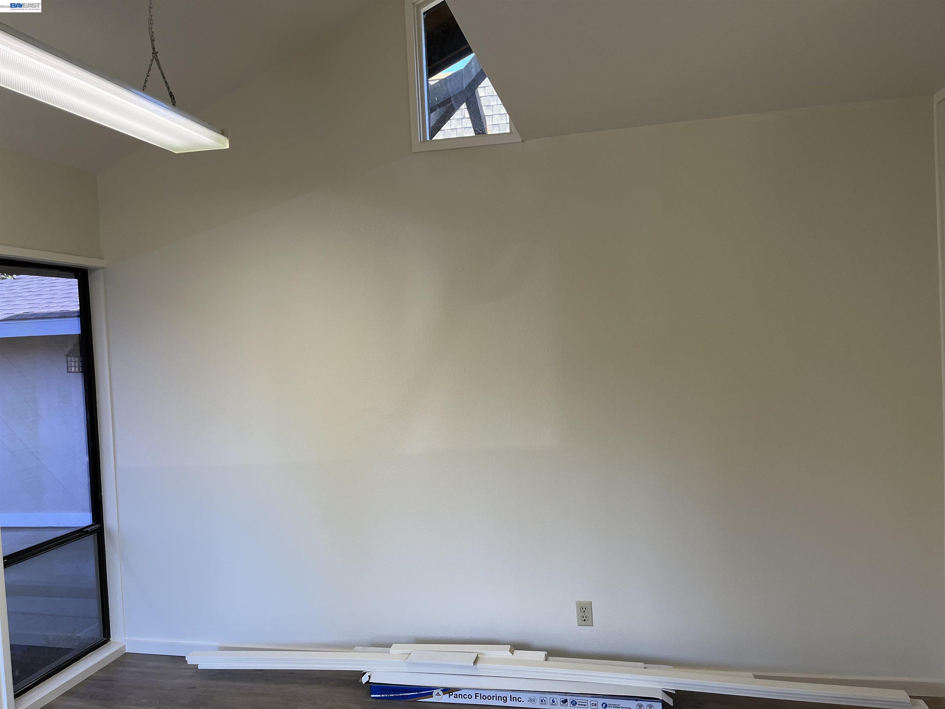 Detail Gallery Image 7 of 18 For 90 Mission Dr, Pleasanton,  CA 94566 - – Beds | – Baths