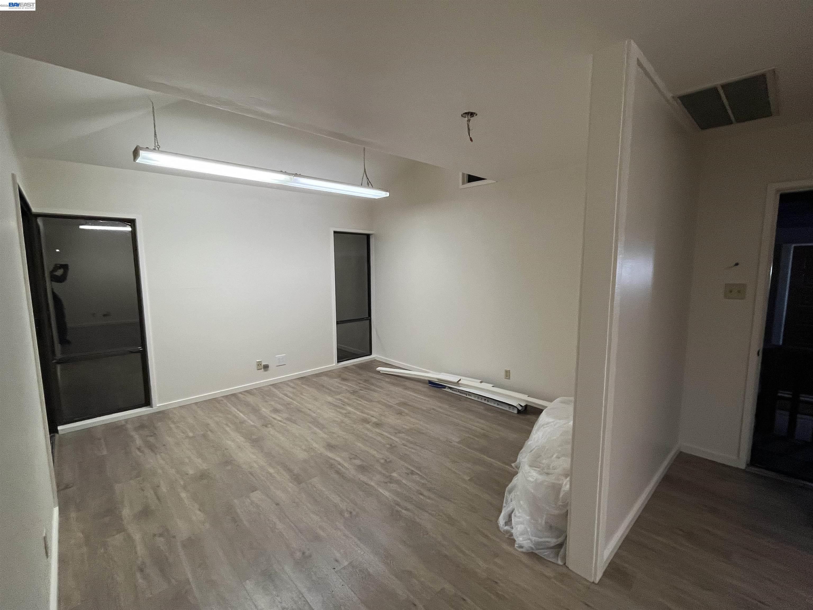 Detail Gallery Image 8 of 18 For 90 Mission Dr, Pleasanton,  CA 94566 - – Beds | – Baths