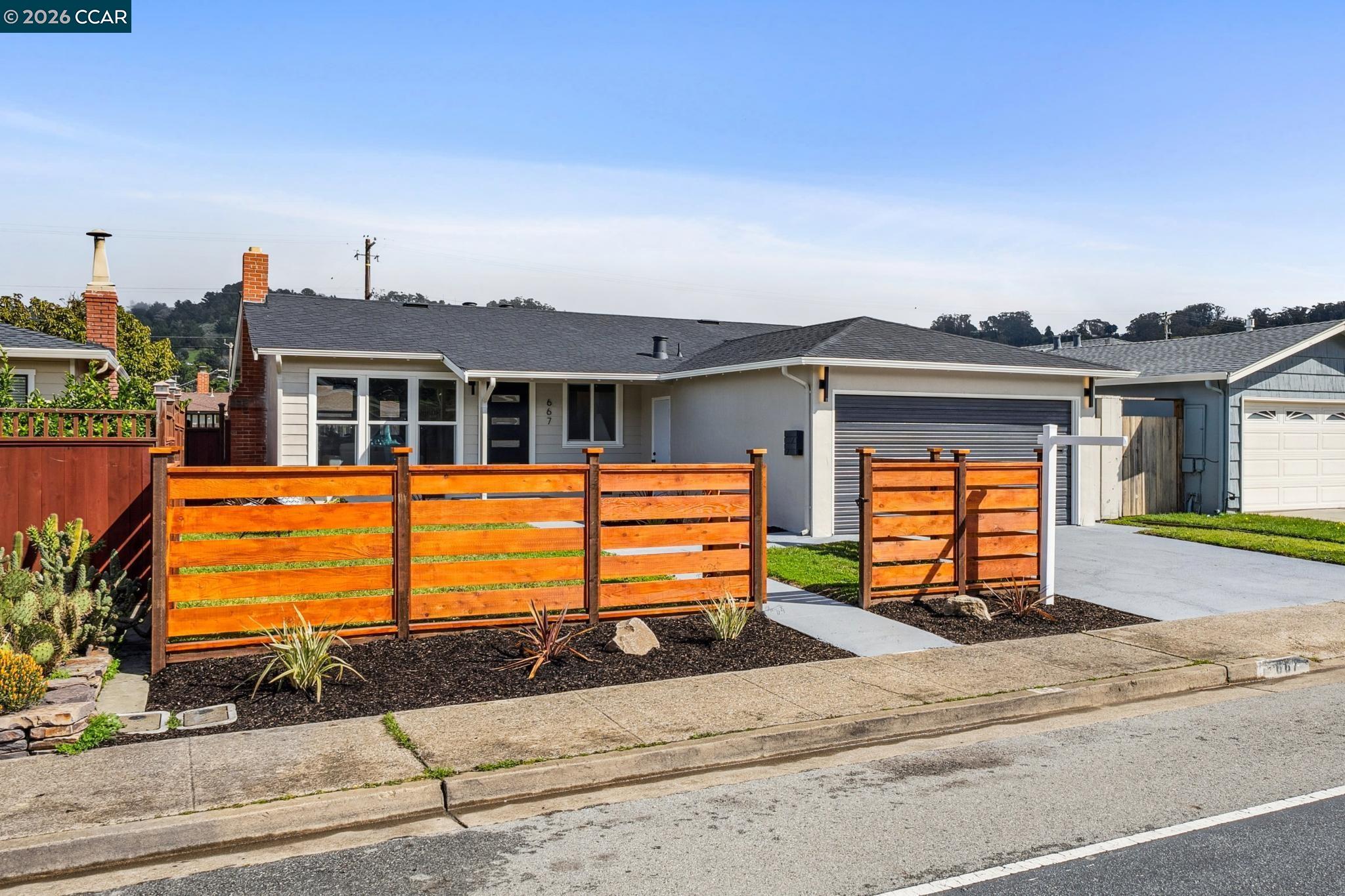 Detail Gallery Image 5 of 59 For 667 Linda Mar Blvd, Pacifica,  CA 94044 - 3 Beds | 1 Baths