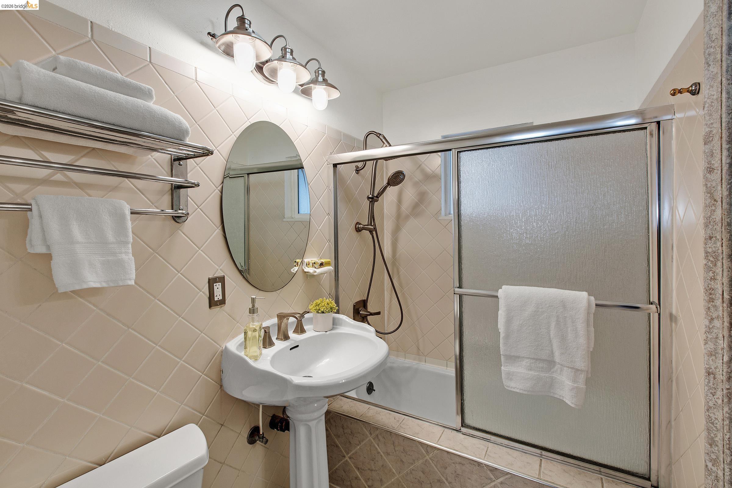 Detail Gallery Image 15 of 38 For 809 Gridley St, San Jose,  CA 95127 - 4 Beds | 2 Baths