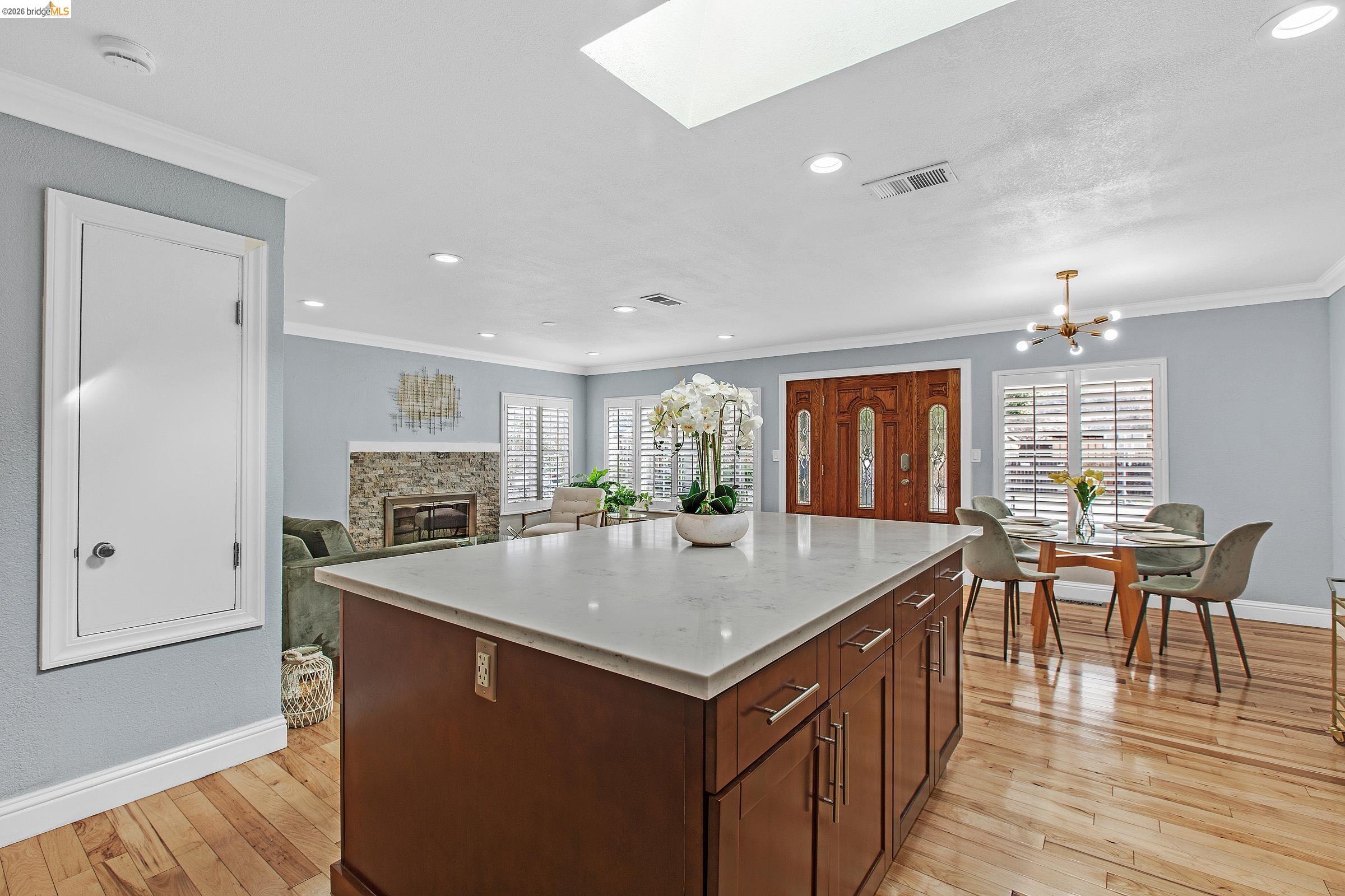 Detail Gallery Image 9 of 38 For 809 Gridley St, San Jose,  CA 95127 - 4 Beds | 2 Baths