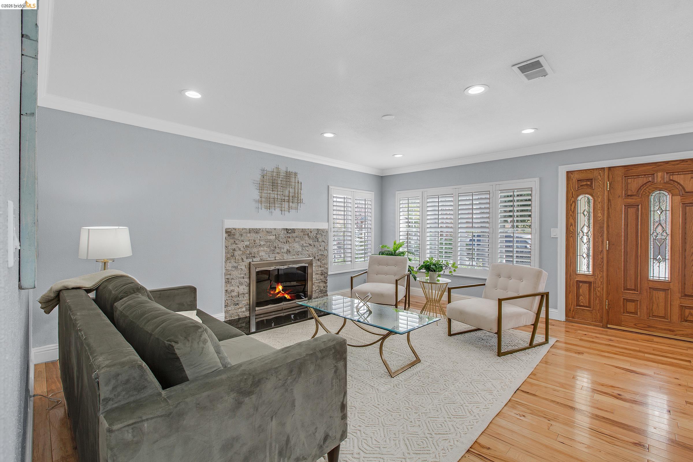 Detail Gallery Image 10 of 38 For 809 Gridley St, San Jose,  CA 95127 - 4 Beds | 2 Baths