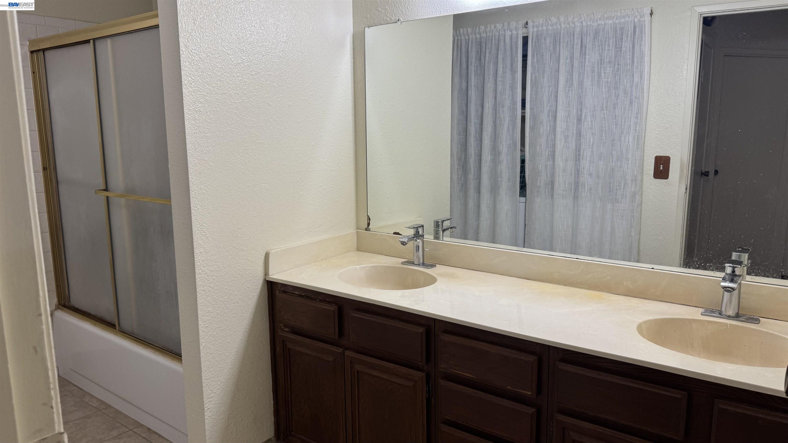 Detail Gallery Image 11 of 20 For #D,  Newark,  CA 94560 - 2 Beds | 1 Baths