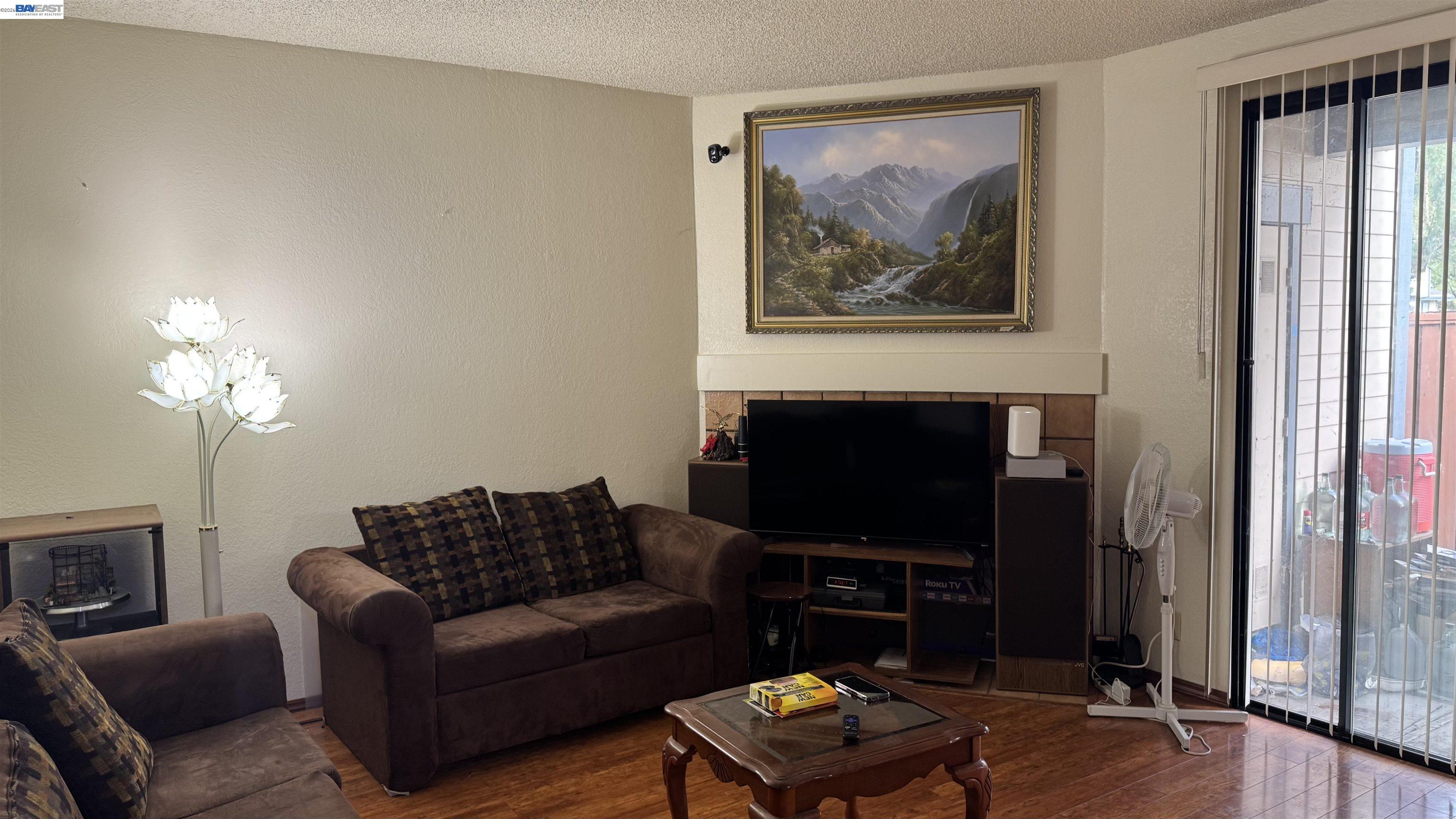 Detail Gallery Image 3 of 20 For #D,  Newark,  CA 94560 - 2 Beds | 1 Baths