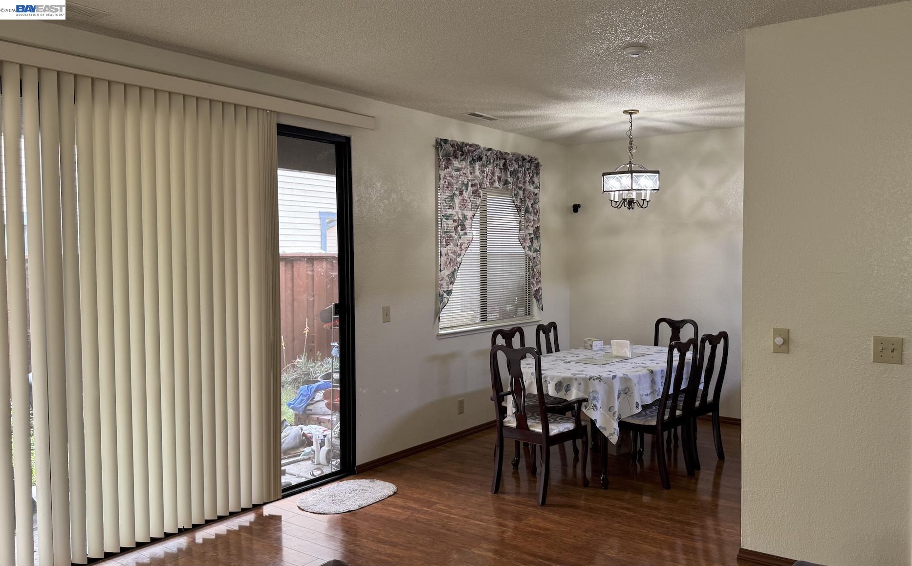 Detail Gallery Image 4 of 20 For #D,  Newark,  CA 94560 - 2 Beds | 1 Baths