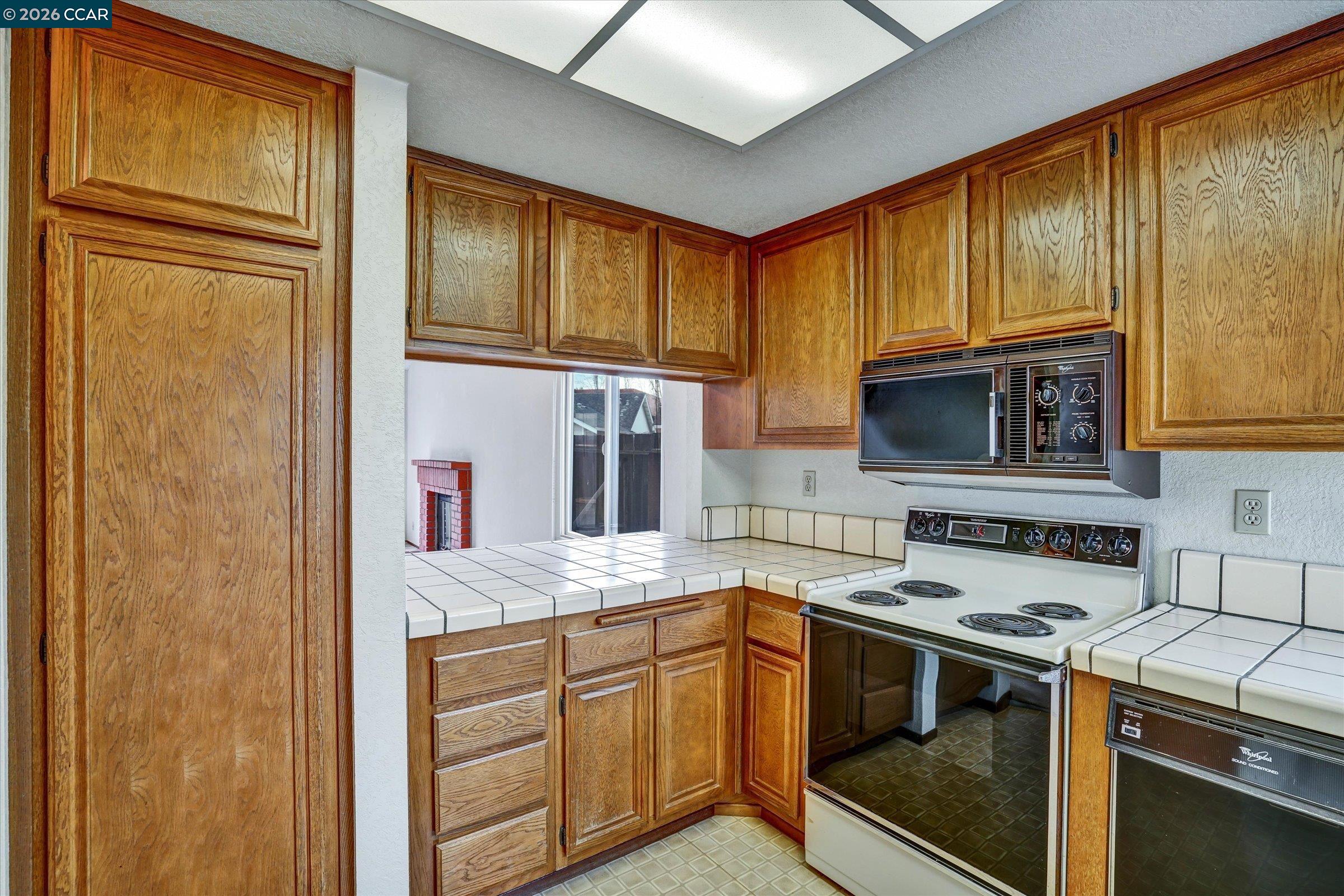 1286 Clarke Ln, Alameda, CA, 94502