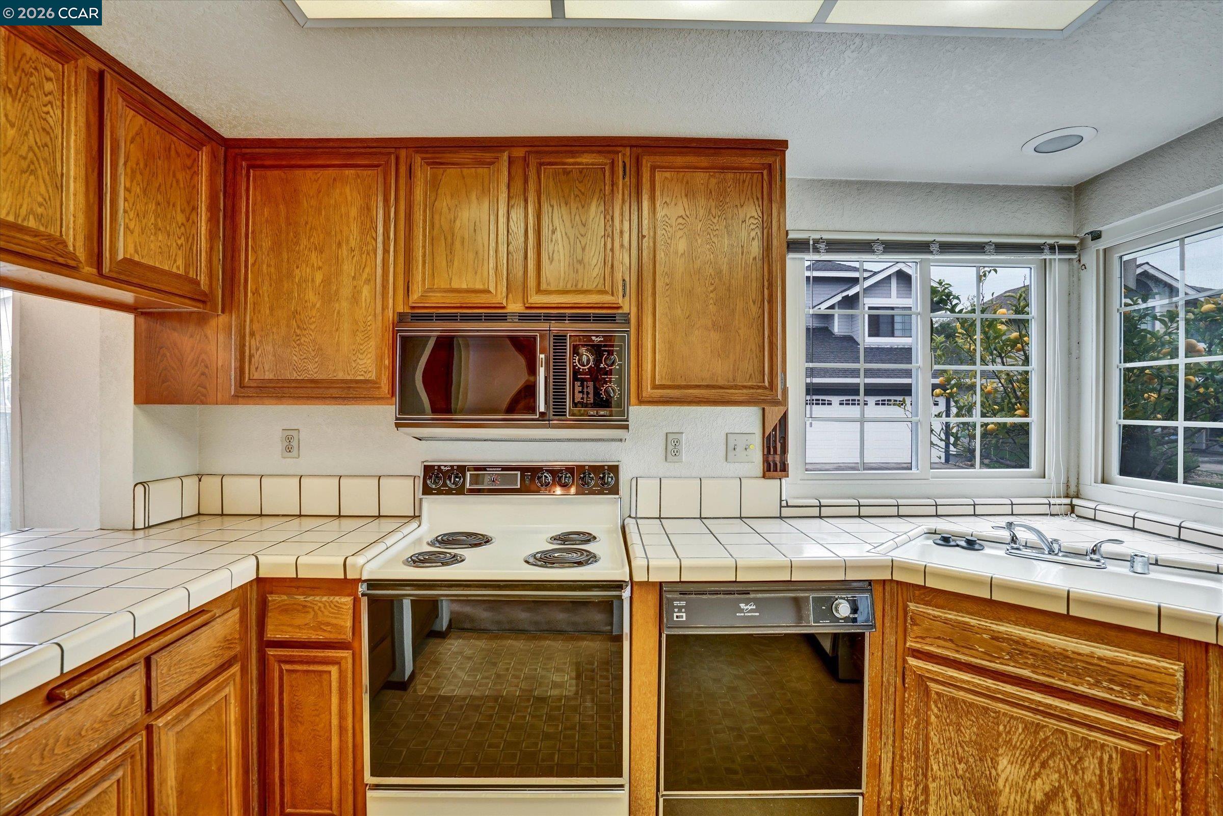 1286 Clarke Ln, Alameda, CA, 94502