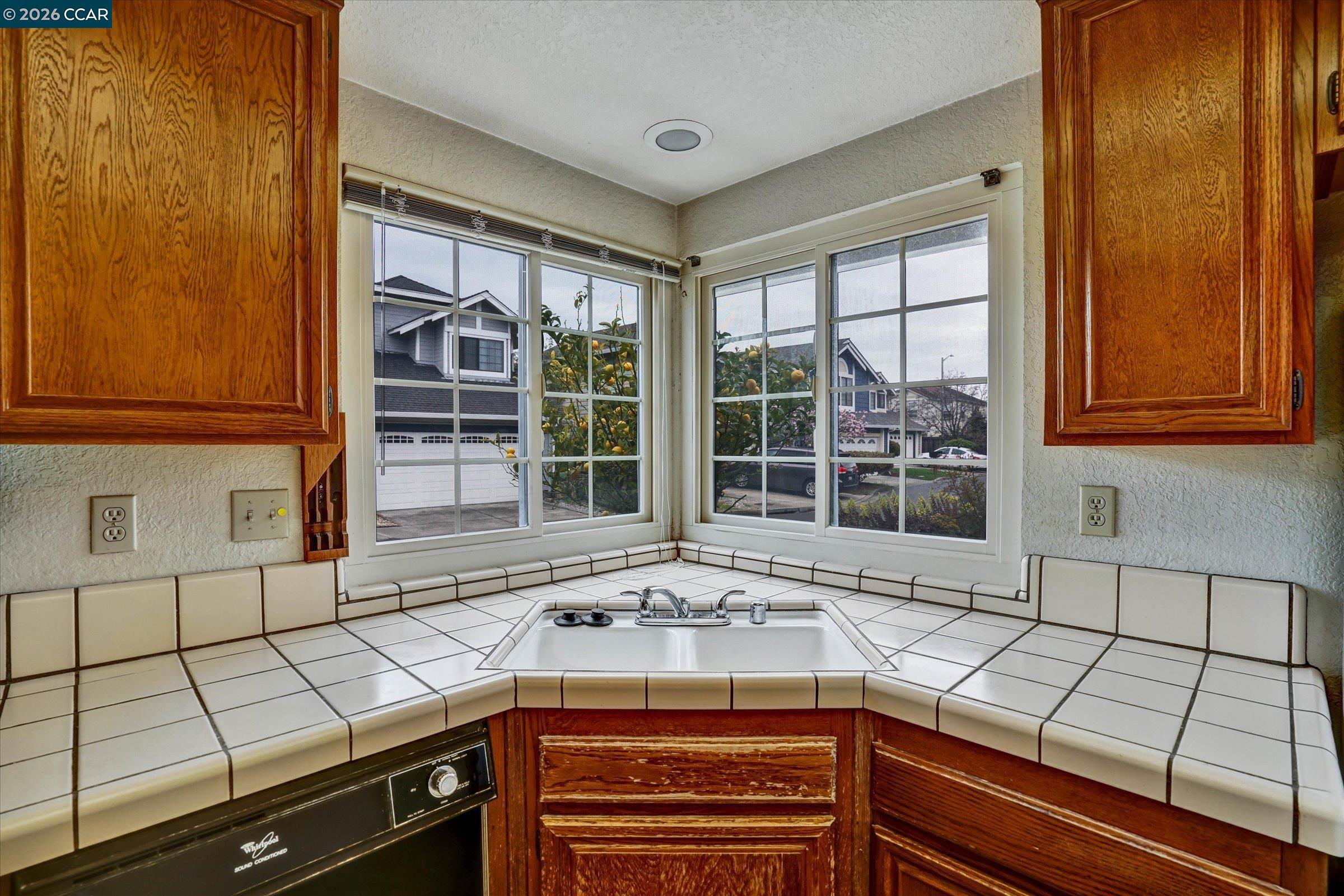 1286 Clarke Ln, Alameda, CA, 94502