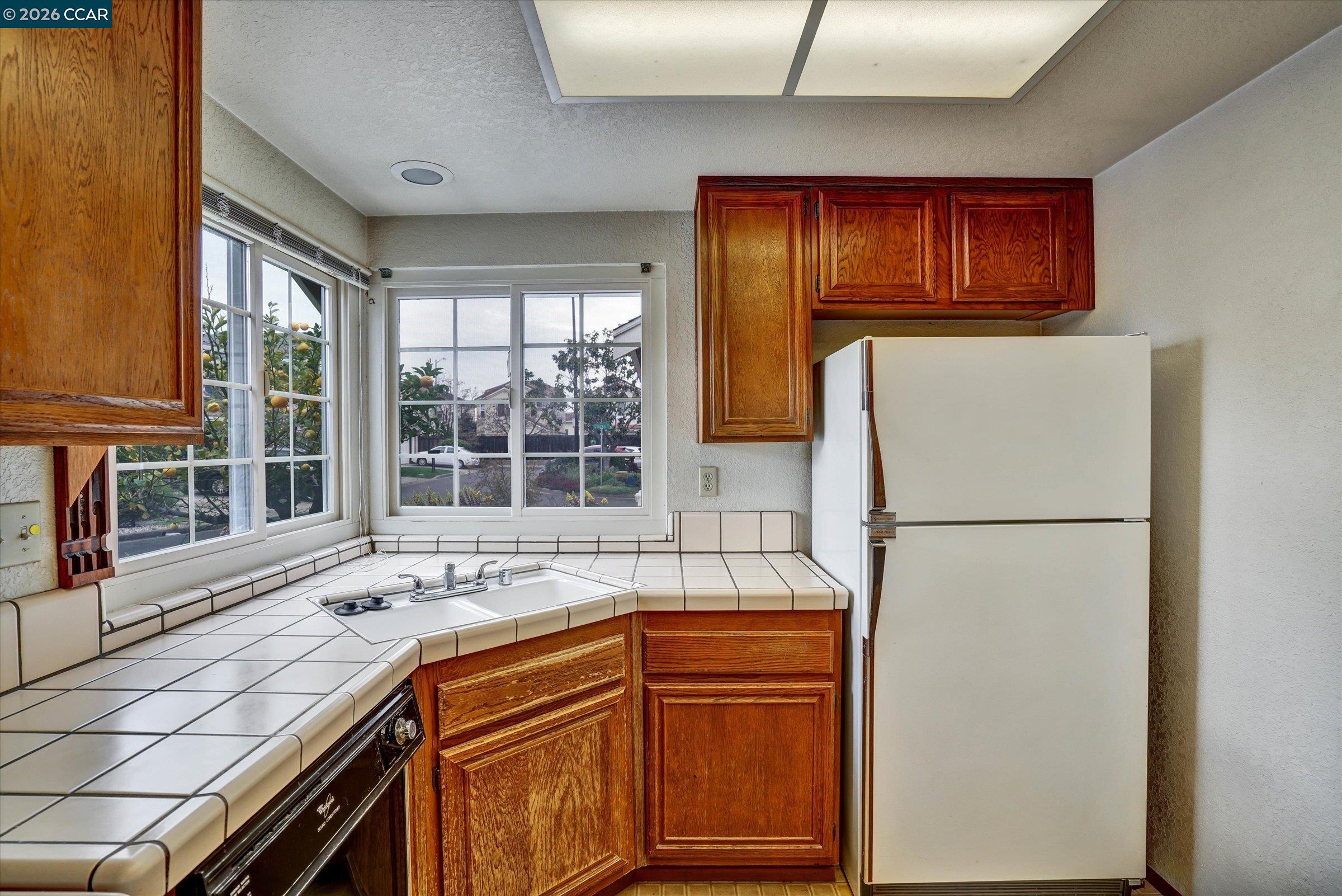 1286 Clarke Ln, Alameda, CA, 94502