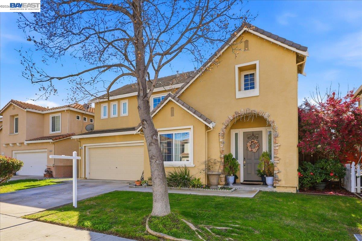 Detail Gallery Image 2 of 60 For 2248 Golden Leaf Ln., Tracy,  CA 95377 - 4 Beds | 3 Baths