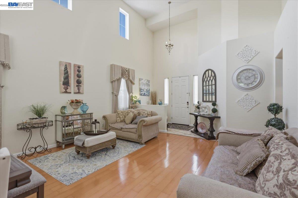 Detail Gallery Image 12 of 60 For 2248 Golden Leaf Ln., Tracy,  CA 95377 - 4 Beds | 3 Baths