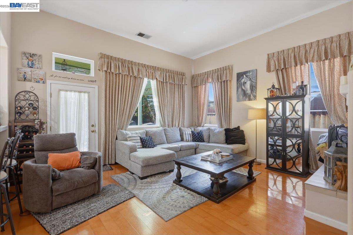 Detail Gallery Image 19 of 60 For 2248 Golden Leaf Ln., Tracy,  CA 95377 - 4 Beds | 3 Baths