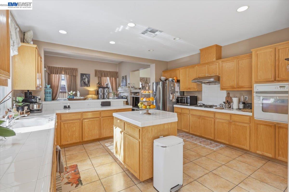 Detail Gallery Image 29 of 60 For 2248 Golden Leaf Ln., Tracy,  CA 95377 - 4 Beds | 3 Baths