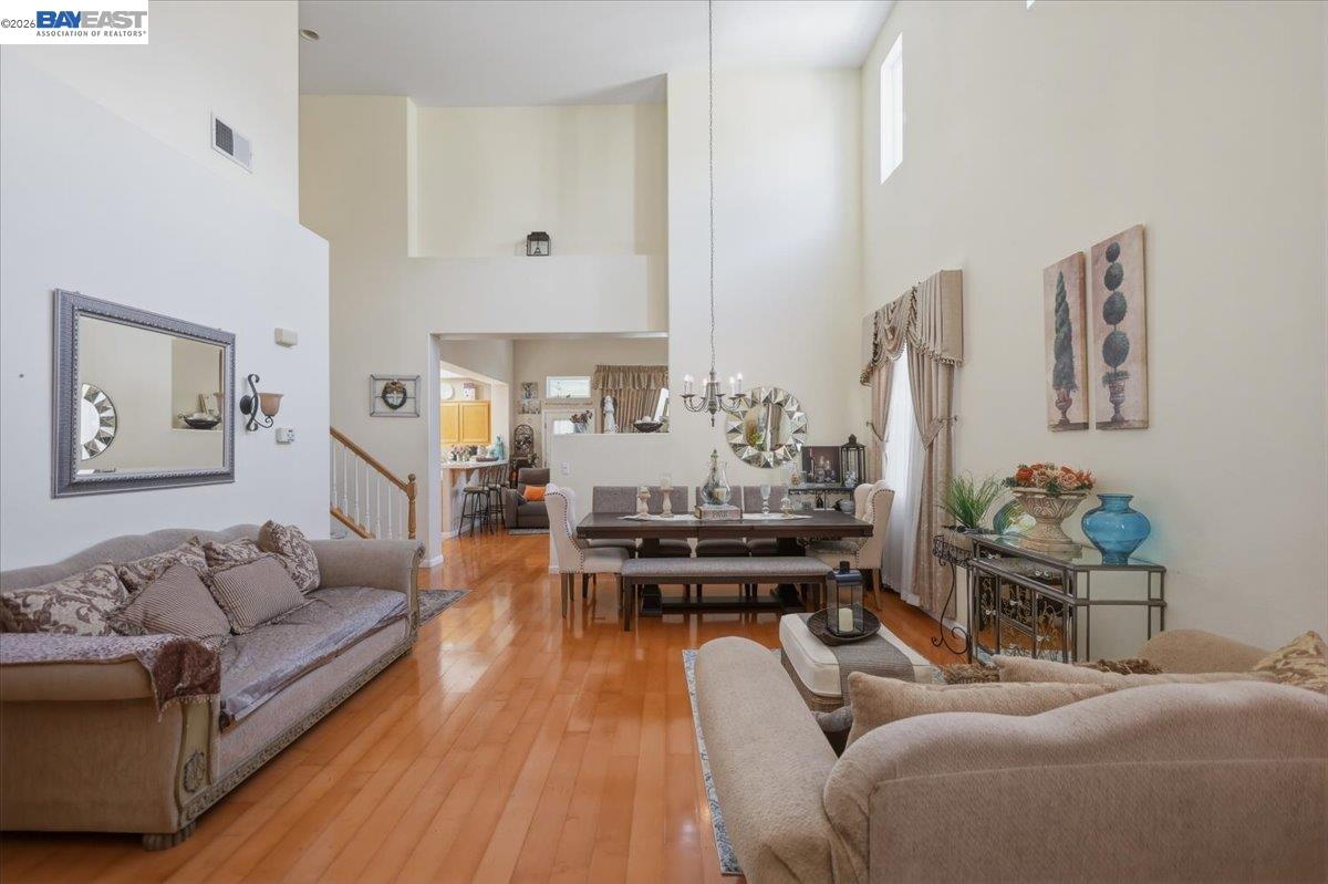 Detail Gallery Image 6 of 60 For 2248 Golden Leaf Ln., Tracy,  CA 95377 - 4 Beds | 3 Baths