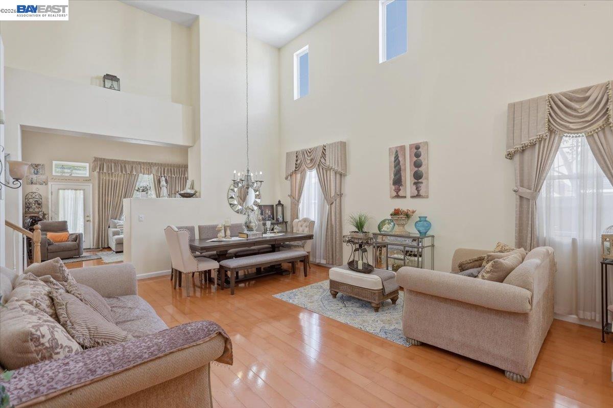 Detail Gallery Image 7 of 60 For 2248 Golden Leaf Ln., Tracy,  CA 95377 - 4 Beds | 3 Baths