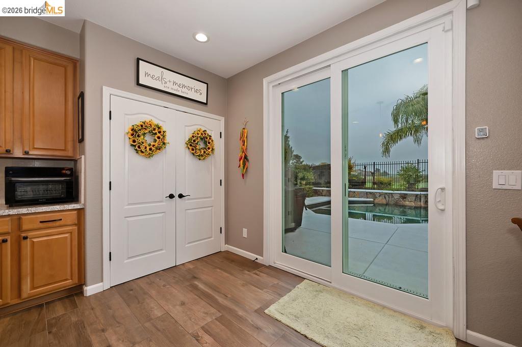 Detail Gallery Image 11 of 47 For 10914 Woodring Drive, Mather,  CA 95655-3071 - 5 Beds | 3 Baths