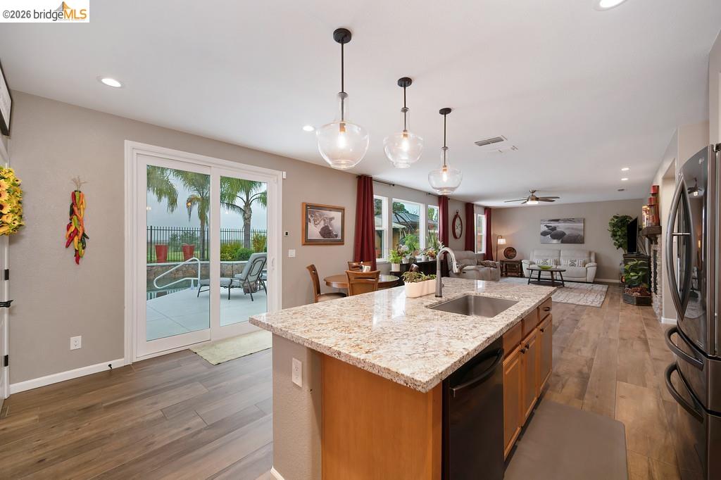 Detail Gallery Image 12 of 47 For 10914 Woodring Drive, Mather,  CA 95655-3071 - 5 Beds | 3 Baths