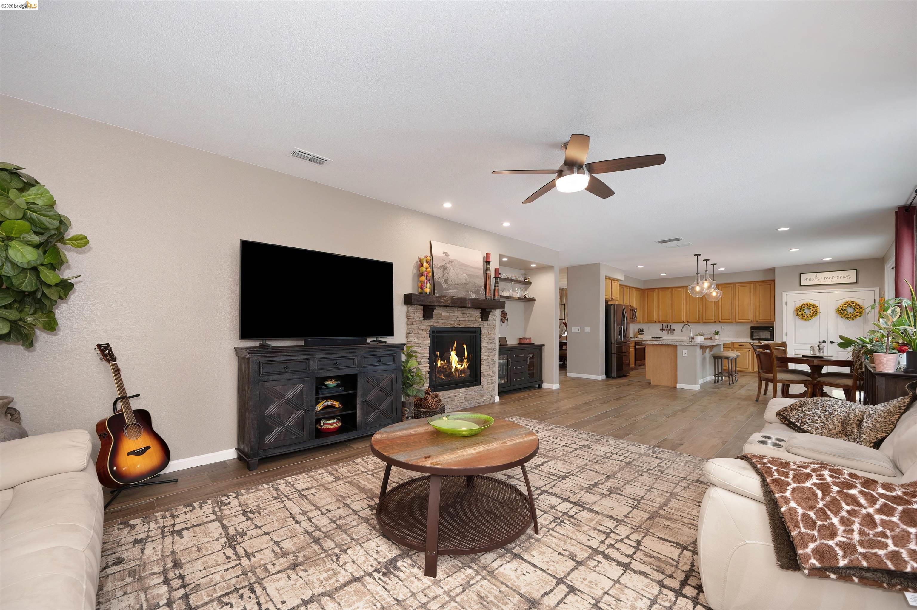 Detail Gallery Image 16 of 47 For 10914 Woodring Drive, Mather,  CA 95655-3071 - 5 Beds | 3 Baths