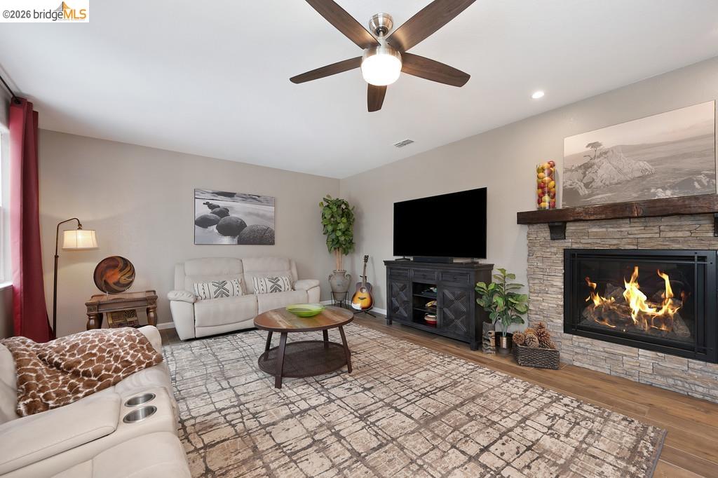 Detail Gallery Image 17 of 47 For 10914 Woodring Drive, Mather,  CA 95655-3071 - 5 Beds | 3 Baths