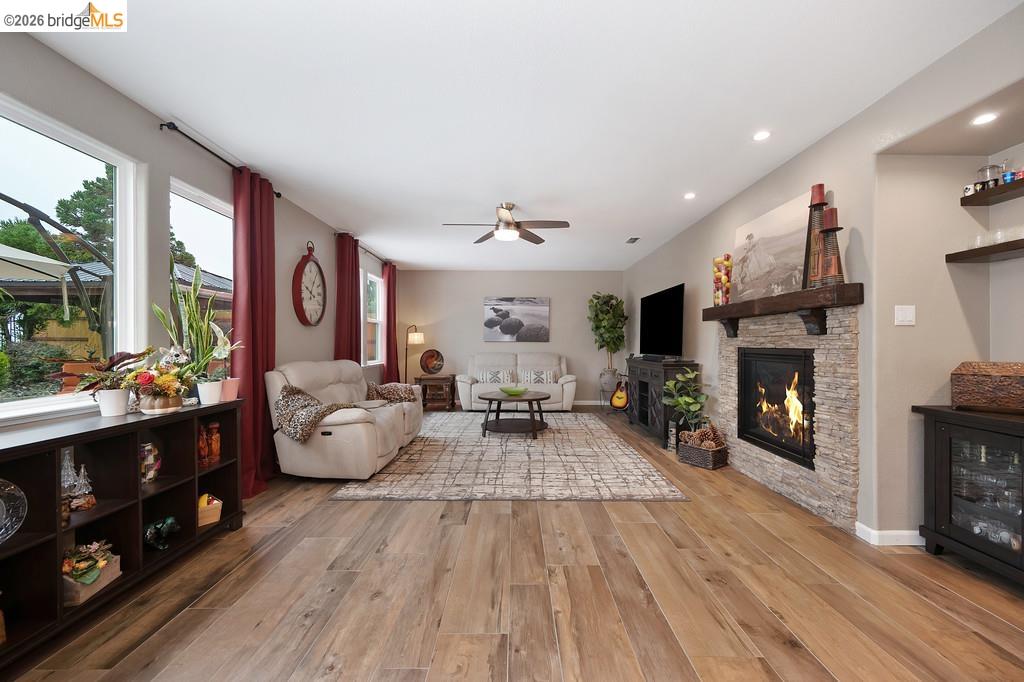 Detail Gallery Image 18 of 47 For 10914 Woodring Drive, Mather,  CA 95655-3071 - 5 Beds | 3 Baths