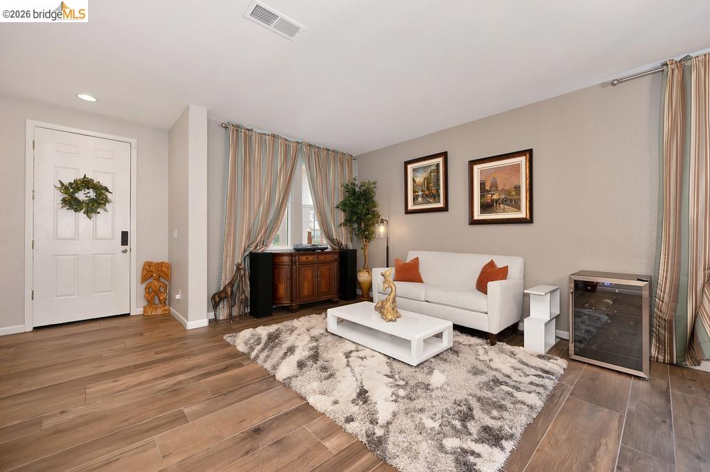 Detail Gallery Image 3 of 47 For 10914 Woodring Drive, Mather,  CA 95655-3071 - 5 Beds | 3 Baths