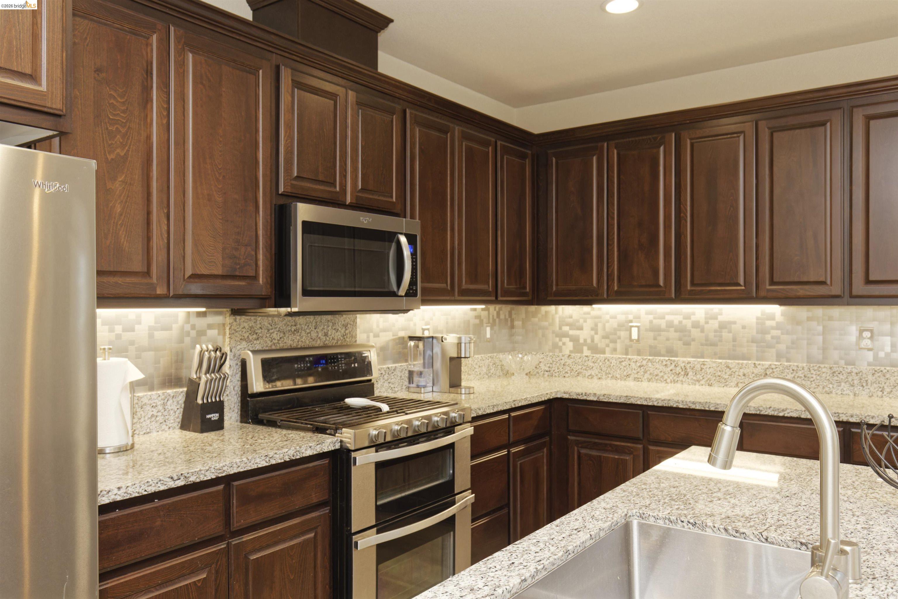 Detail Gallery Image 13 of 31 For 5506 Monte Vista Way, Antioch,  CA 94531 - 4 Beds | 3/1 Baths