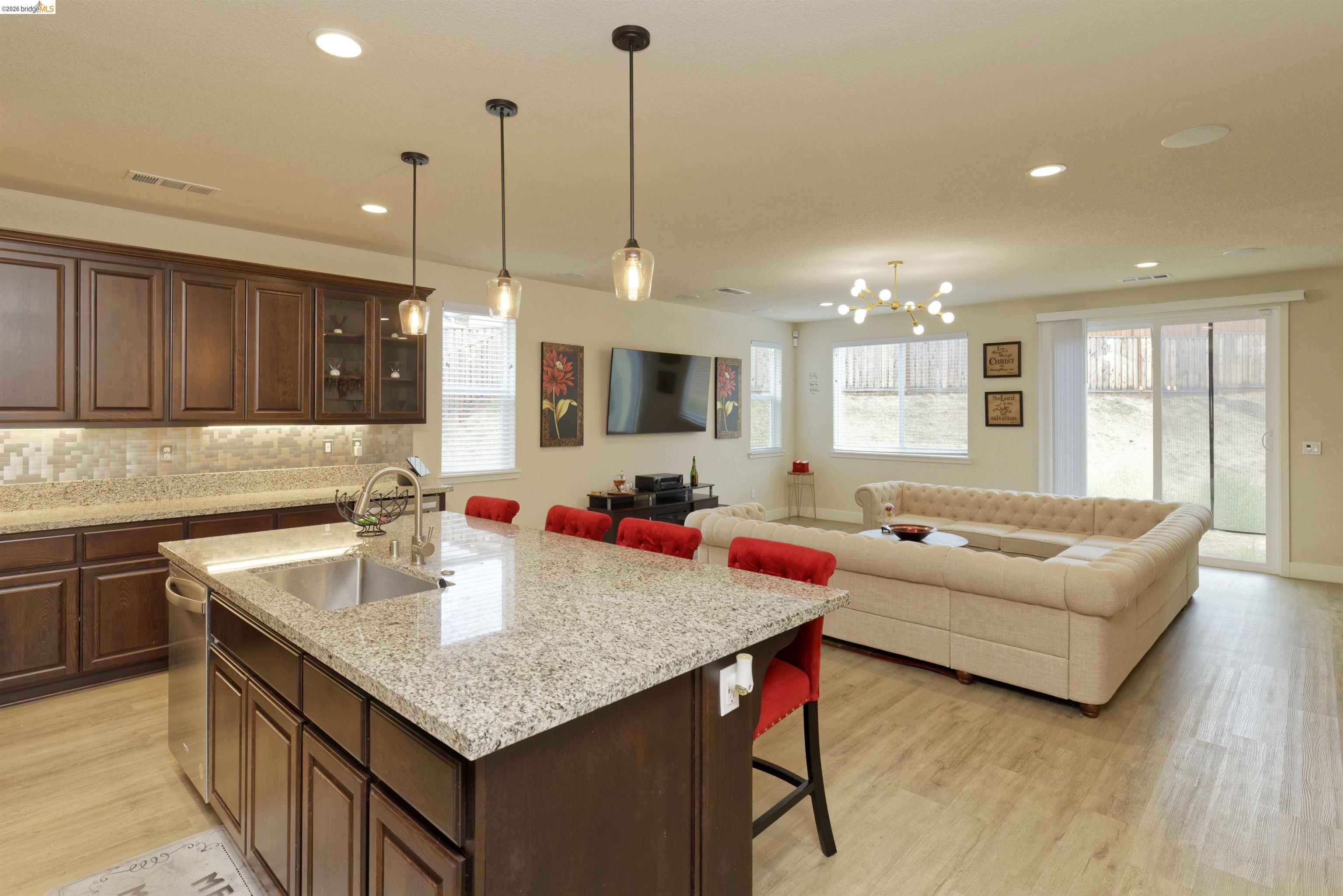 Detail Gallery Image 14 of 31 For 5506 Monte Vista Way, Antioch,  CA 94531 - 4 Beds | 3/1 Baths