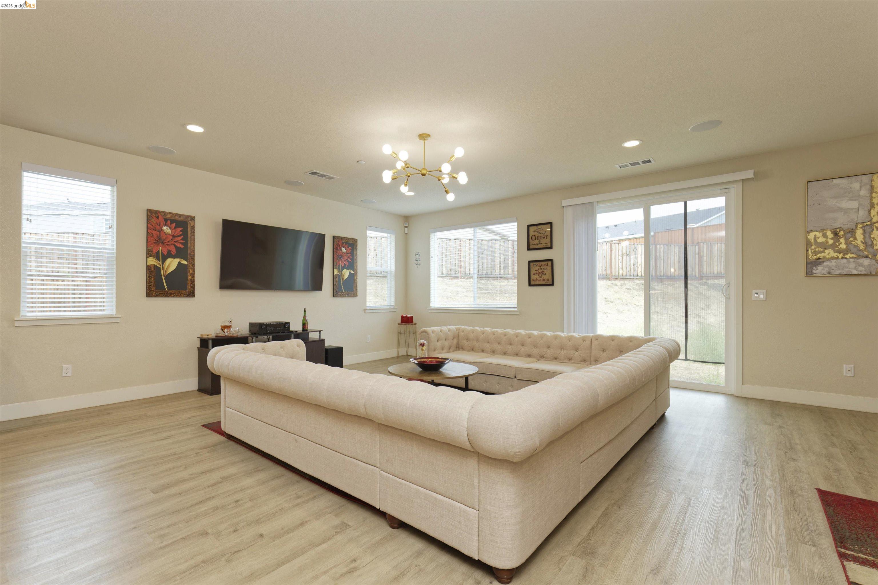 Detail Gallery Image 17 of 31 For 5506 Monte Vista Way, Antioch,  CA 94531 - 4 Beds | 3/1 Baths