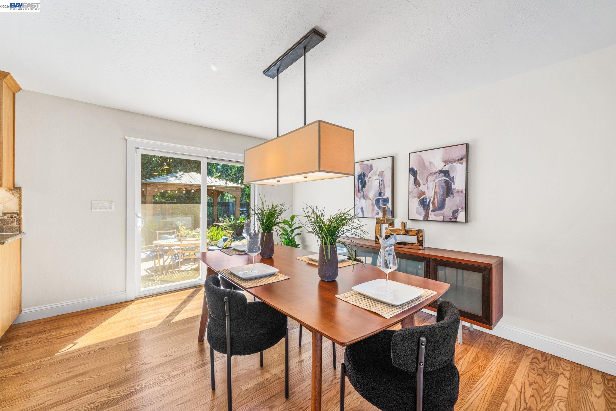 Detail Gallery Image 15 of 54 For 884 Bonita Ave, Pleasanton,  CA 94566 - 4 Beds | 2/1 Baths