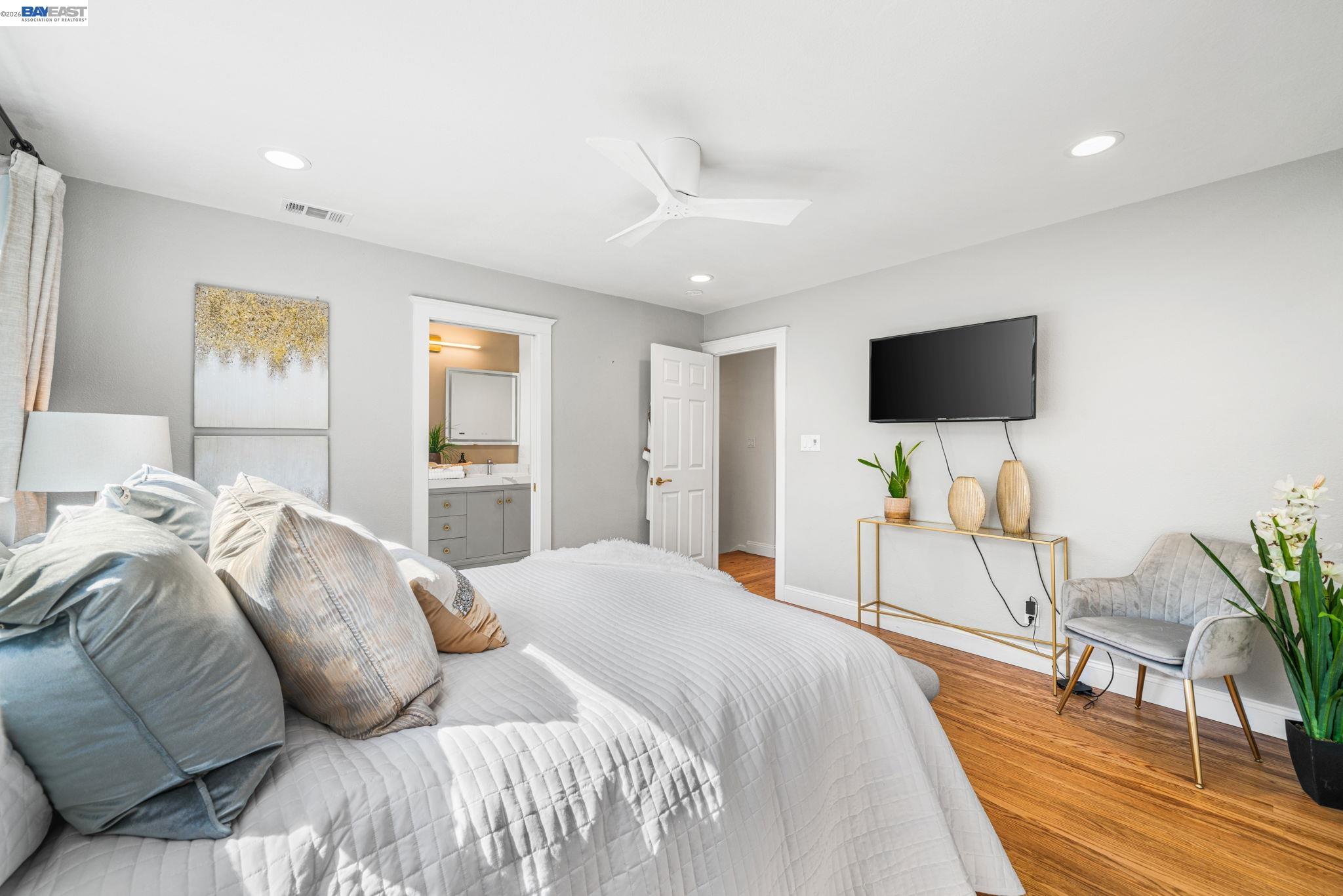 Detail Gallery Image 21 of 54 For 884 Bonita Ave, Pleasanton,  CA 94566 - 4 Beds | 2/1 Baths