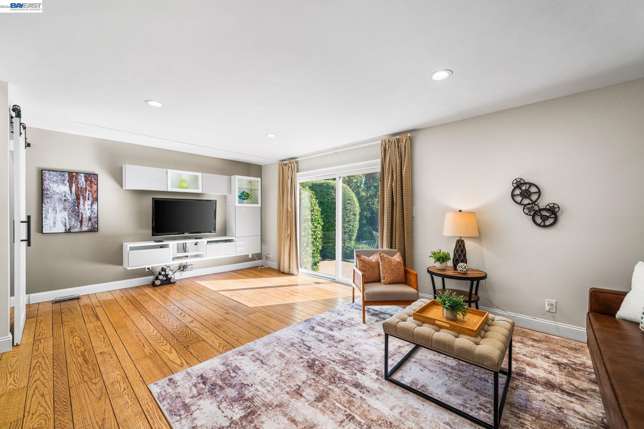 Detail Gallery Image 33 of 54 For 884 Bonita Ave, Pleasanton,  CA 94566 - 4 Beds | 2/1 Baths