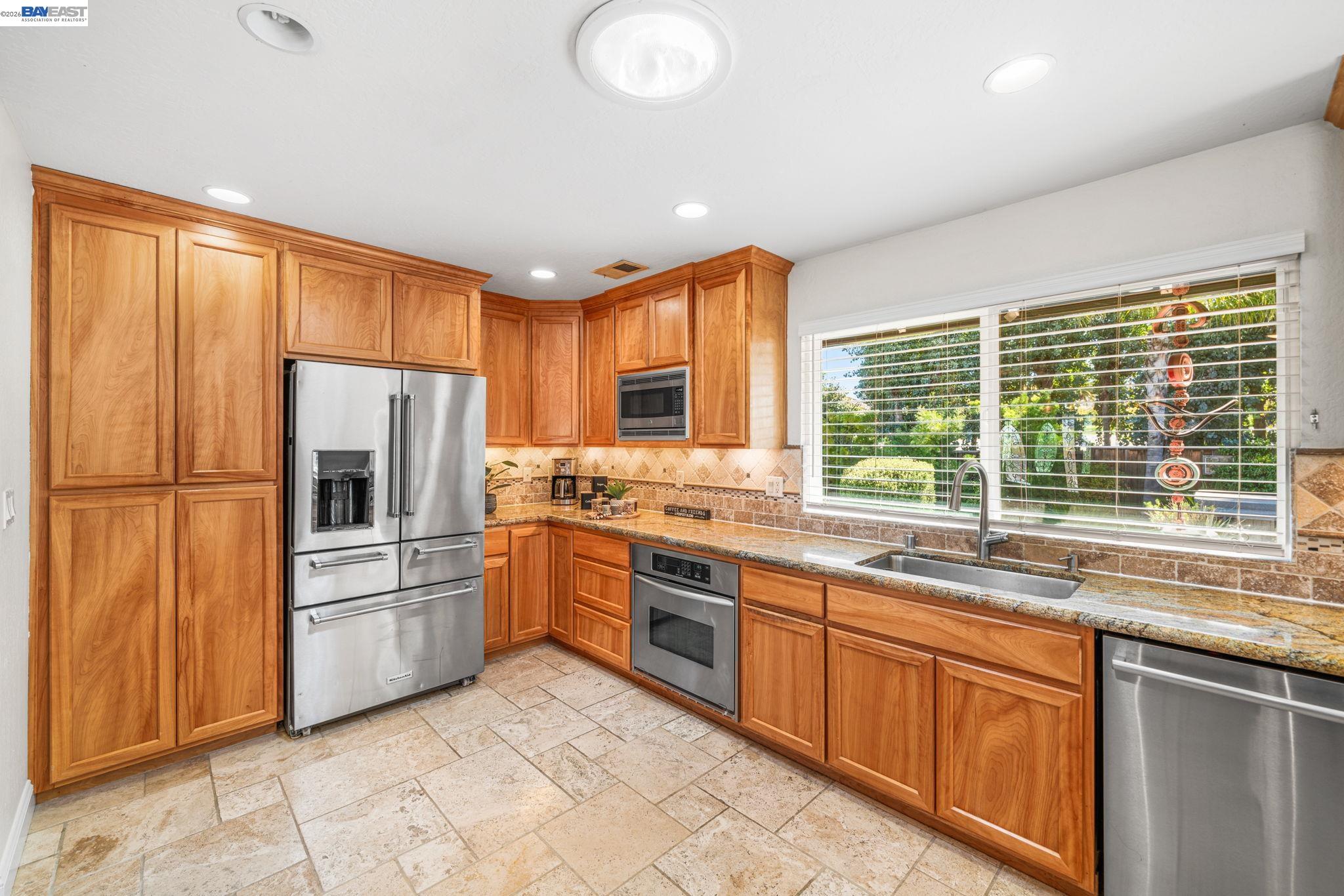 Detail Gallery Image 7 of 54 For 884 Bonita Ave, Pleasanton,  CA 94566 - 4 Beds | 2/1 Baths