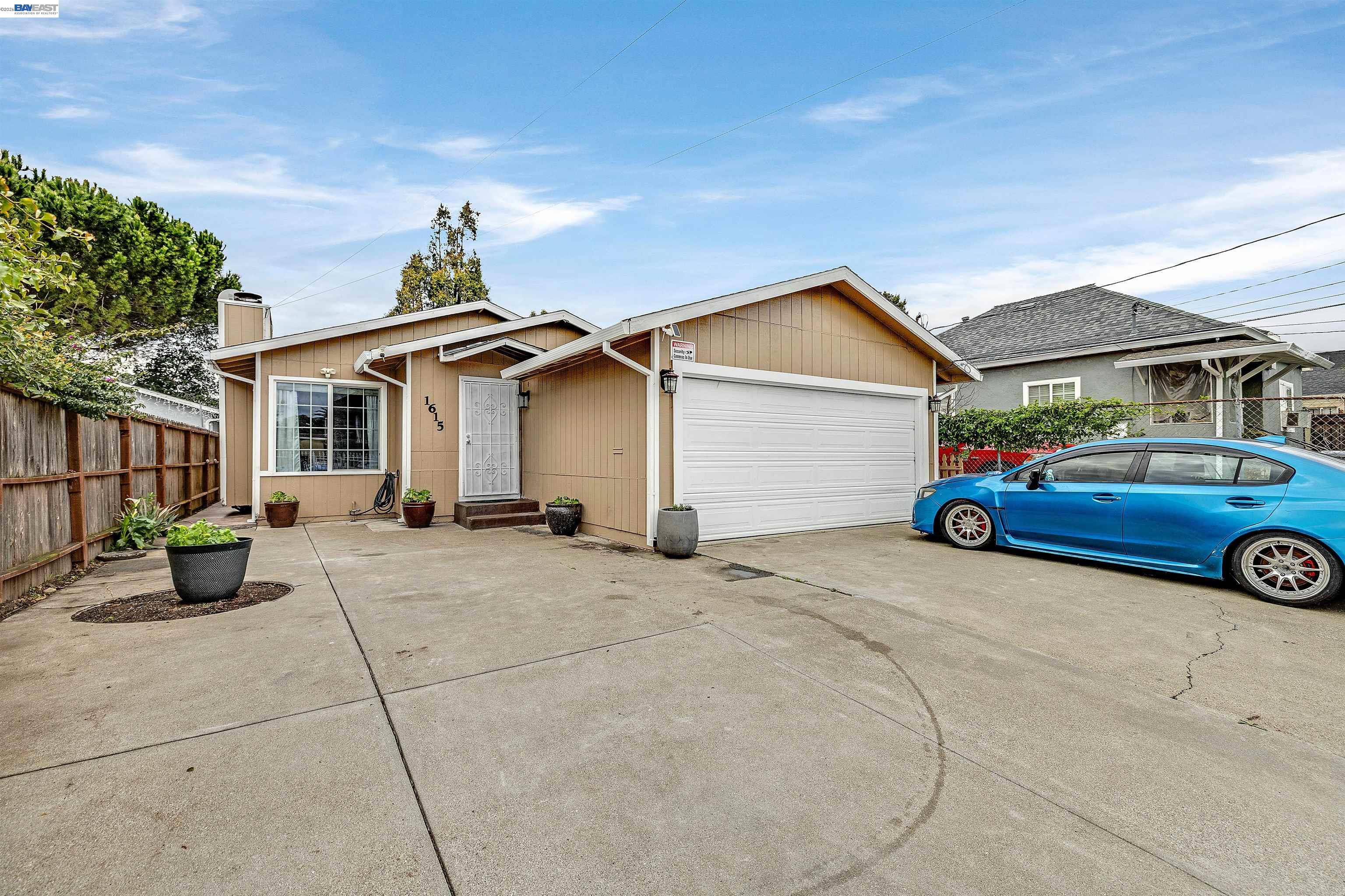 Detail Gallery Image 2 of 28 For 1615 85th Ave, Oakland,  CA 94621 - 3 Beds | 2 Baths