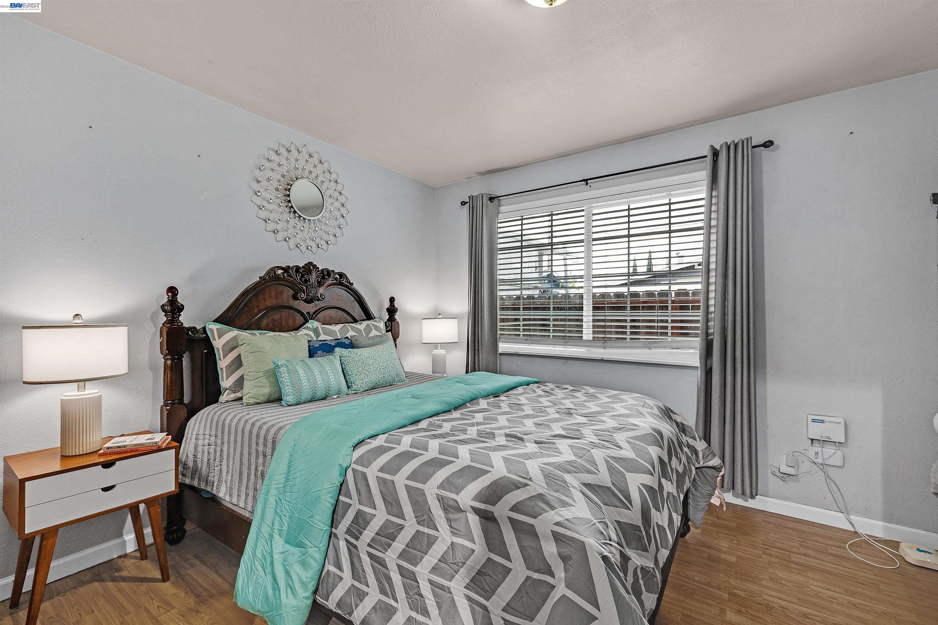 Detail Gallery Image 11 of 28 For 1615 85th Ave, Oakland,  CA 94621 - 3 Beds | 2 Baths