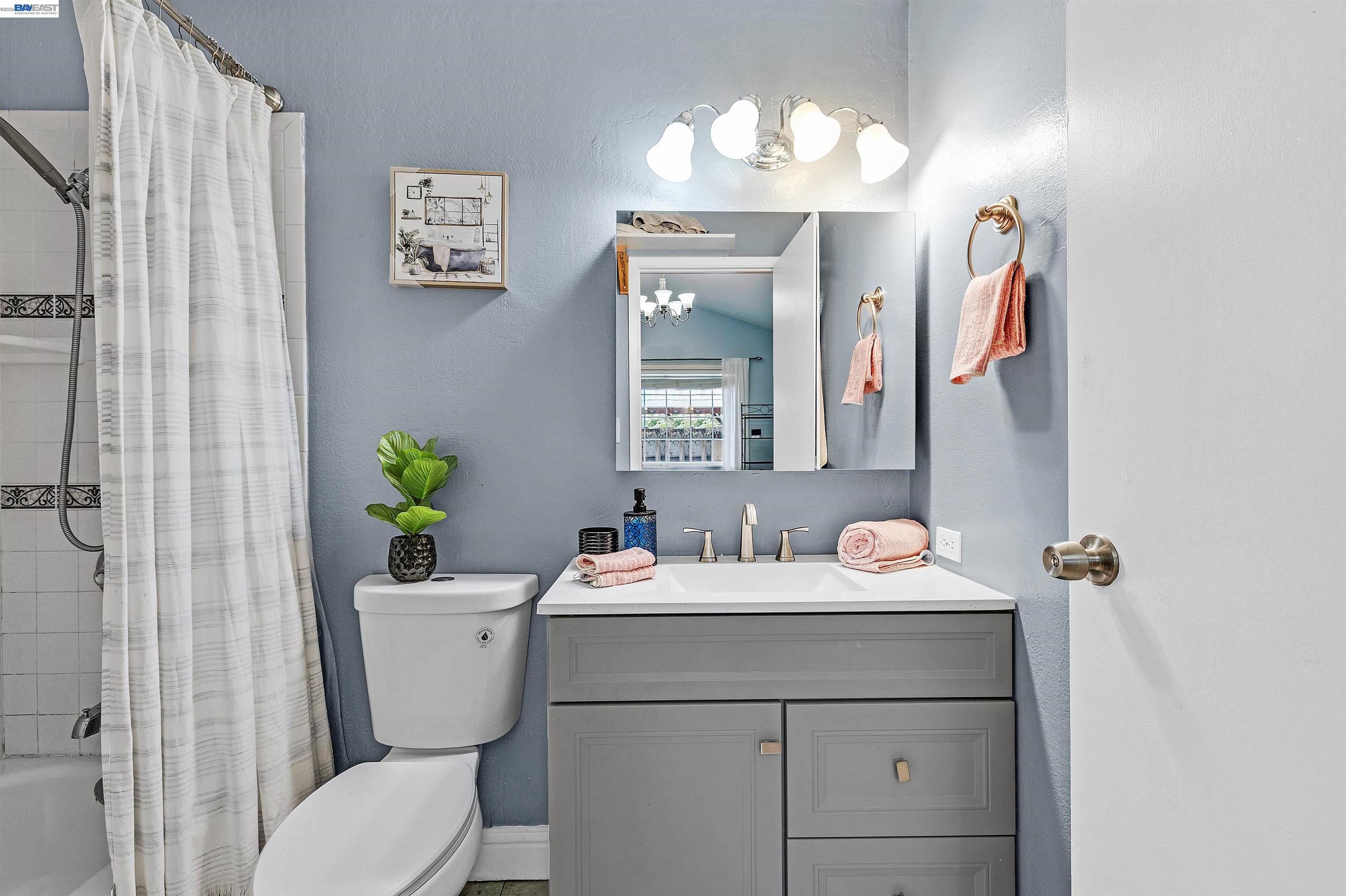 Detail Gallery Image 19 of 28 For 1615 85th Ave, Oakland,  CA 94621 - 3 Beds | 2 Baths